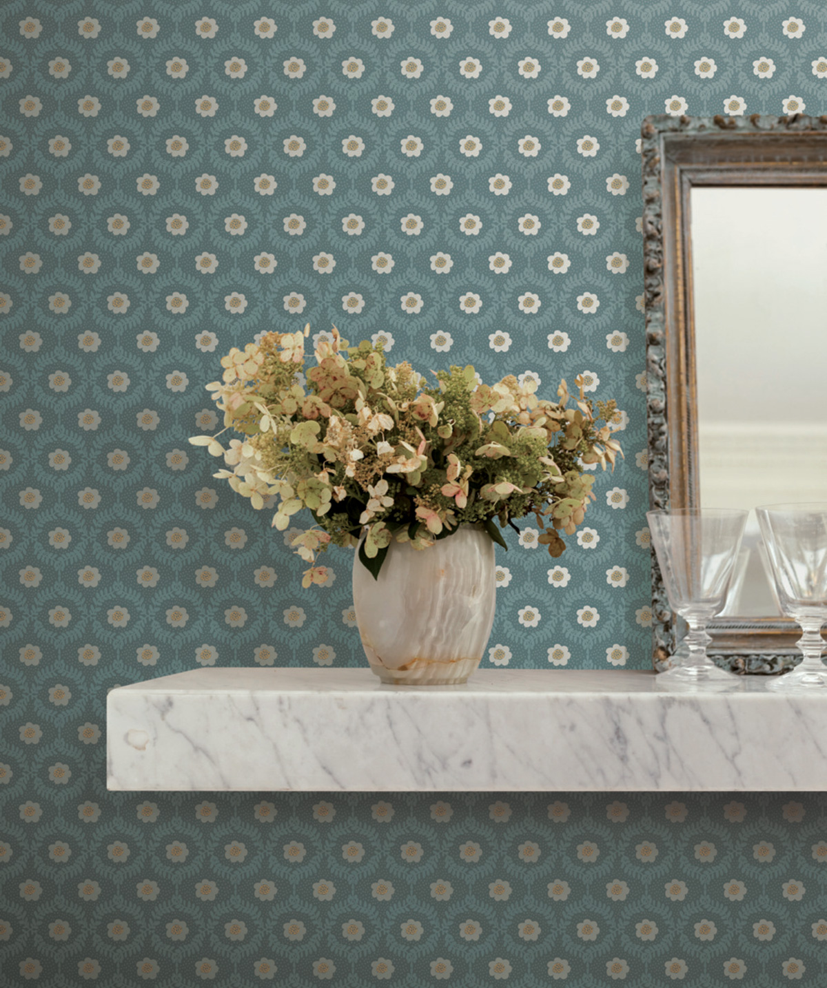 Papier peint Fleurettes Vintage Emma vert gris doré - Rifle Paper Co. 3 de York (Initiales) | Réf. INI-RF7445
