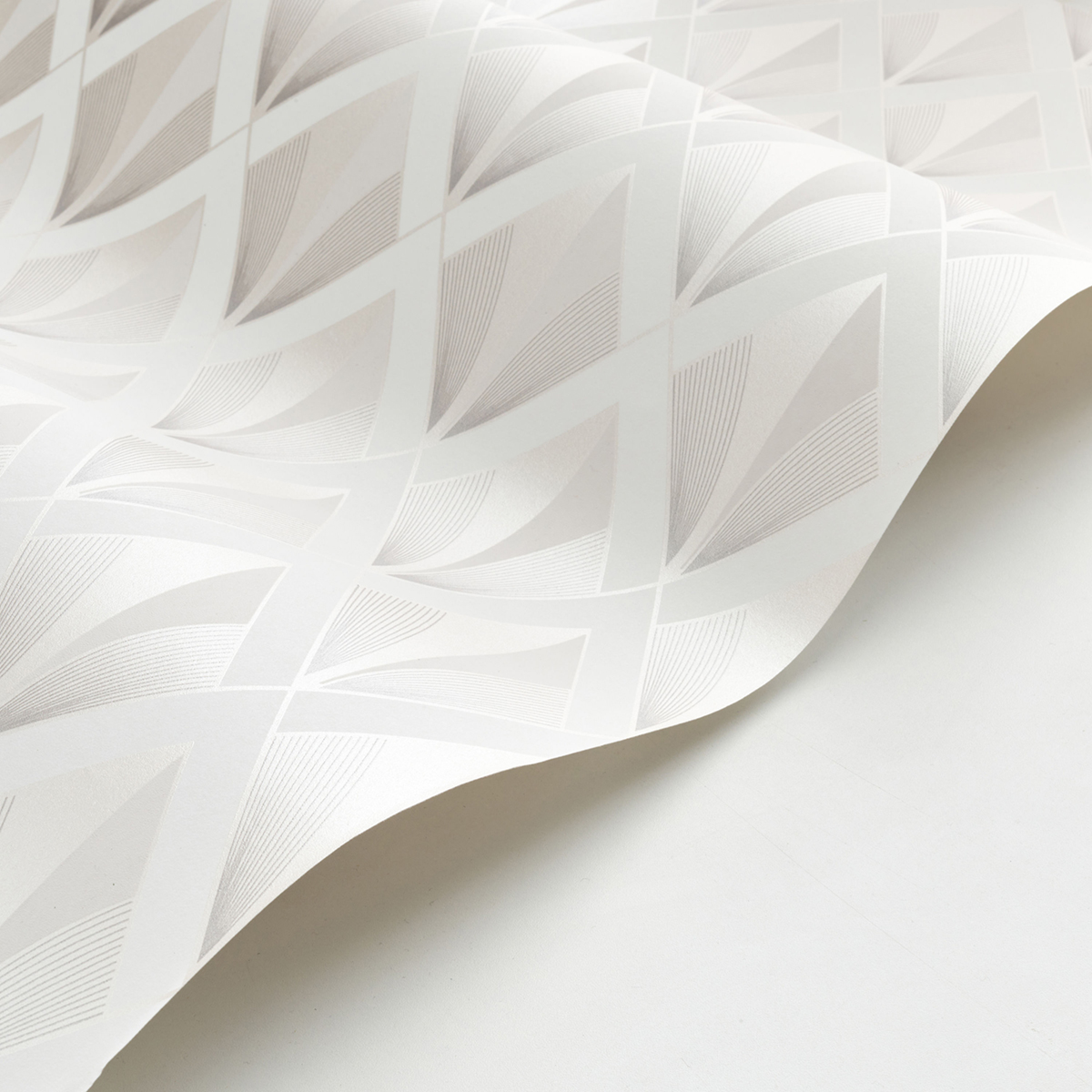 Papier peint Losange Art Déco Chrysler blanc nacré - Twenties de Casadéco AMBV | Réf. TWNT88670222