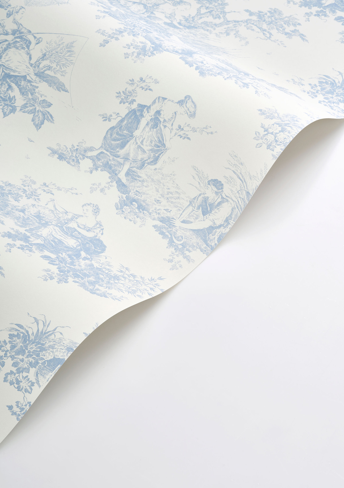 Papier peint Scene D'Été bleu porcelaine - Les Belles Toiles De Jouy 2 de Casadéco | Réf. BTJD87916217