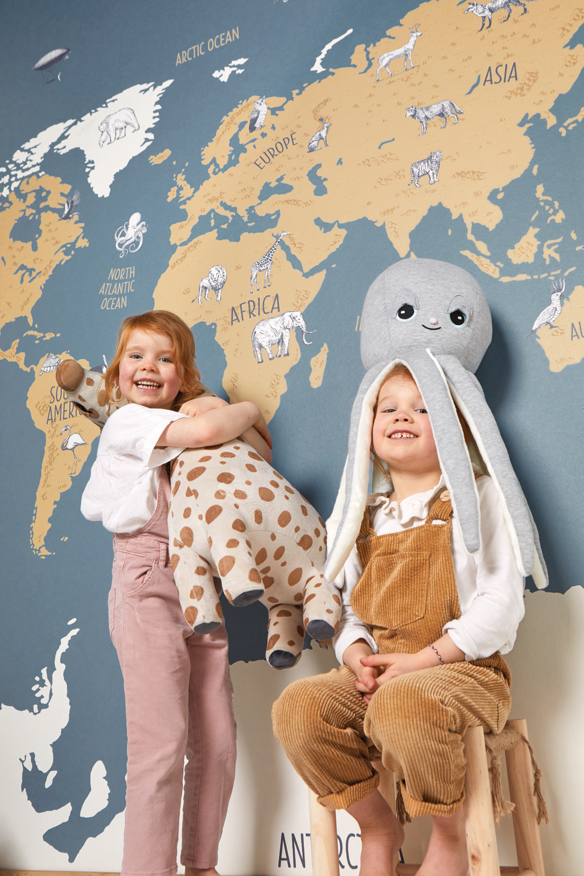 Papier peint Panoramique Carte du Monde bleu - Our Planet de Casélio | Réf. OUP102032066