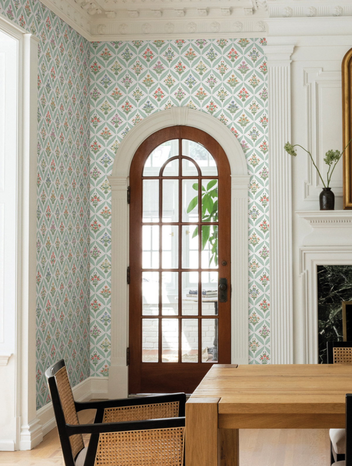 Papier peint Classique Floral Estee Garden vert d'eau doré - Rifle Paper Co. 3 de York (Initiales) | Réf. INI-RF7512