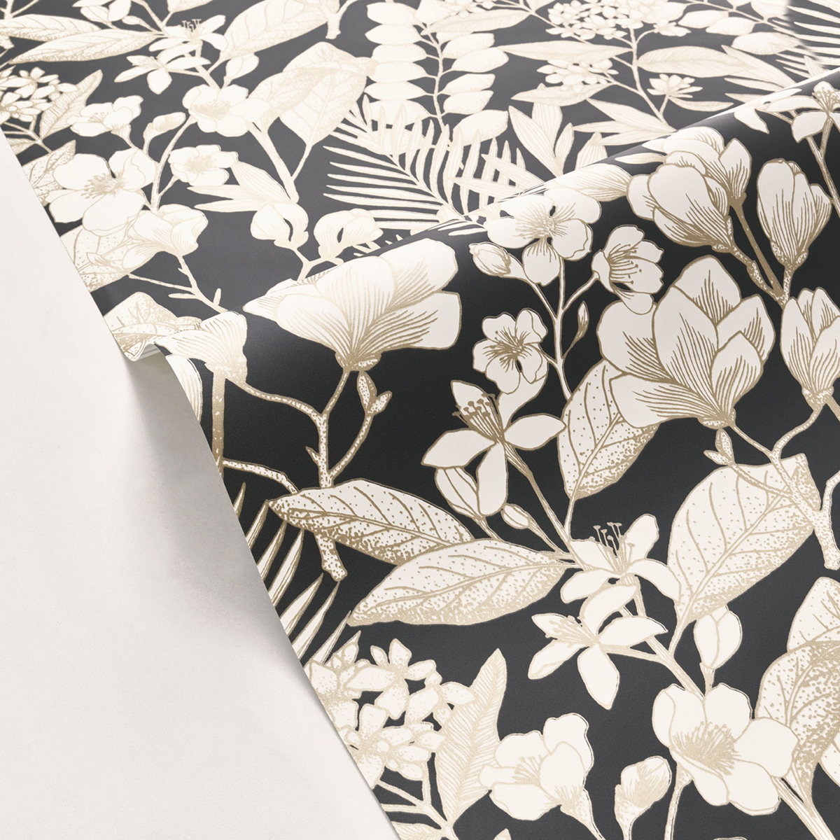 Papier peint Herbier Fleuri May noir doré - Moonlight 2 de Casélio AMB | Réf. MLGT104389023