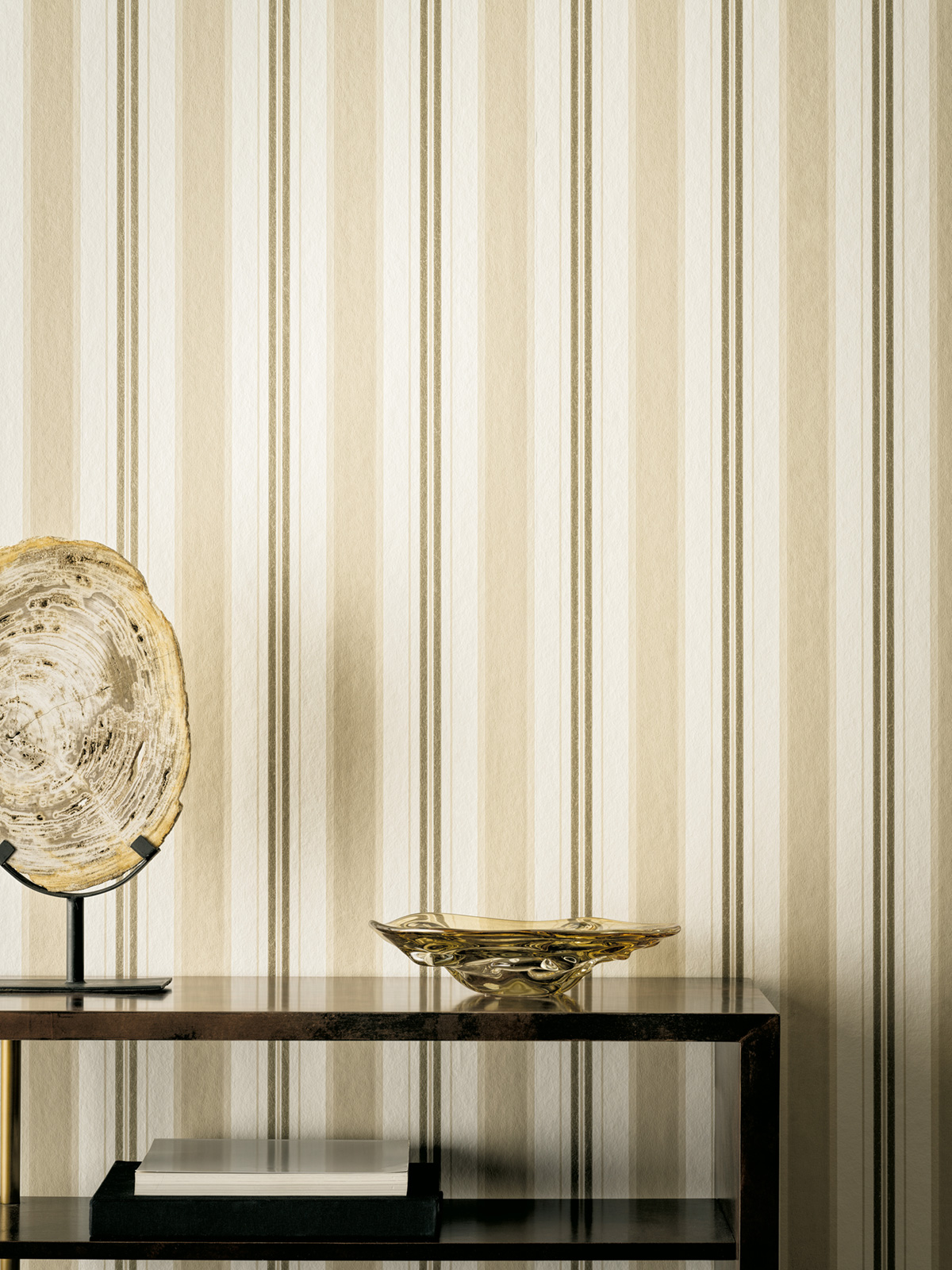 Papier peint Rayure Vintage Peruzzi écru doré - Alberti d'Osborne & Little | Réf. OSB-W7982-01