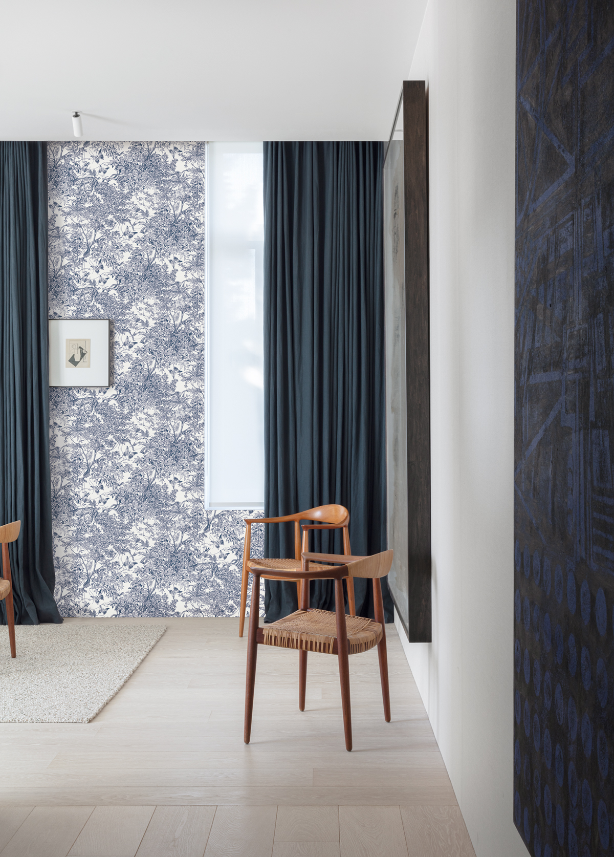 Papier peint Toile de Jouy Scène bleu porcelaine - Amazone de Masureel | Réf. MAS-ZON201