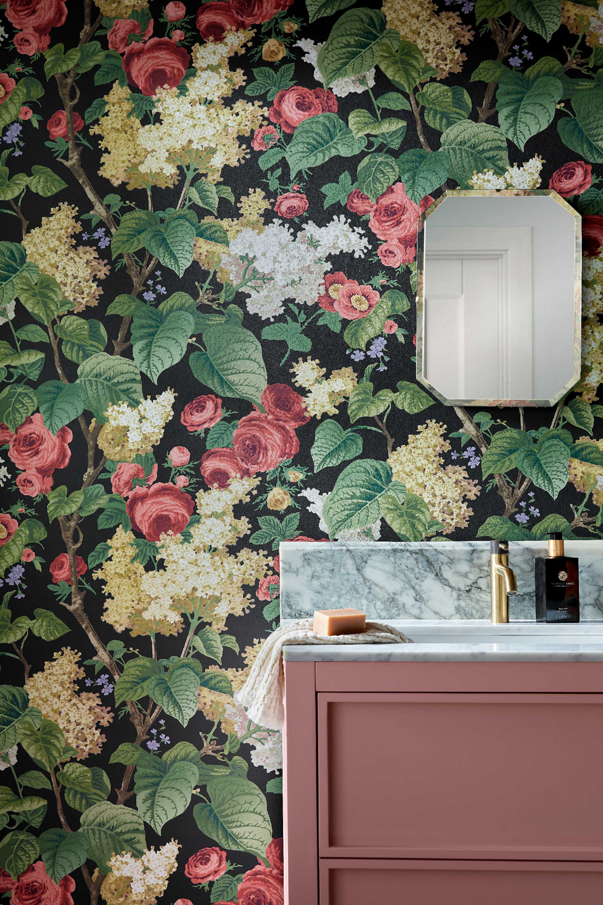 Papier peint Fleur Vintage Floribunda noir rose jaune - V&A Decorative Papers d'Initiales | Réf. INI-31116804