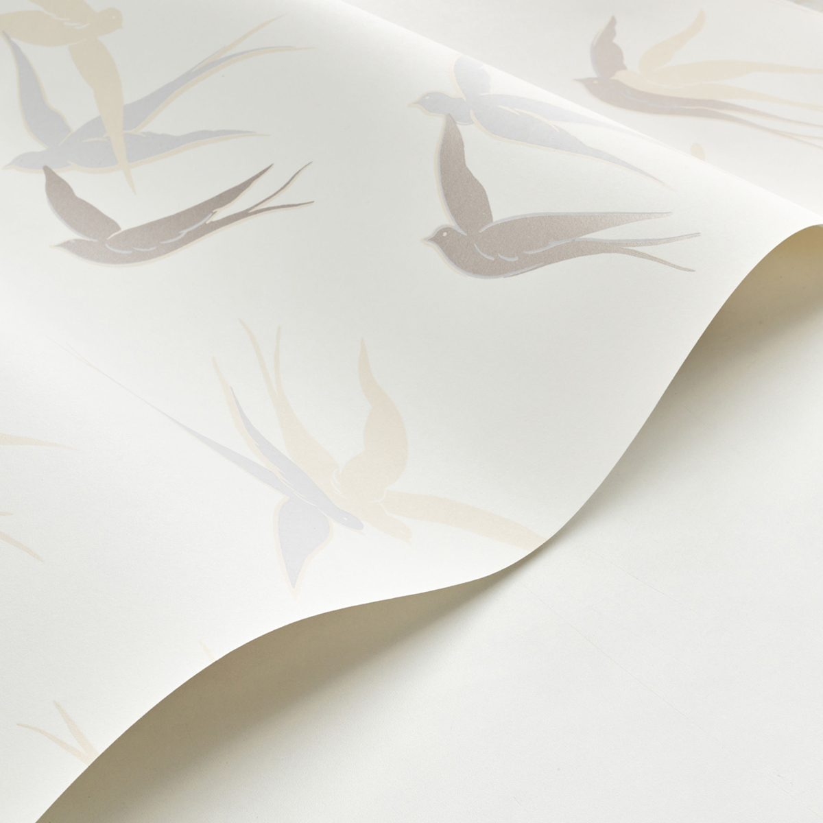Papier peint Oiseau Hirondelle Swallow blanc beige - Twenties de Casadéco AMBV | Réf. TWNT88630212