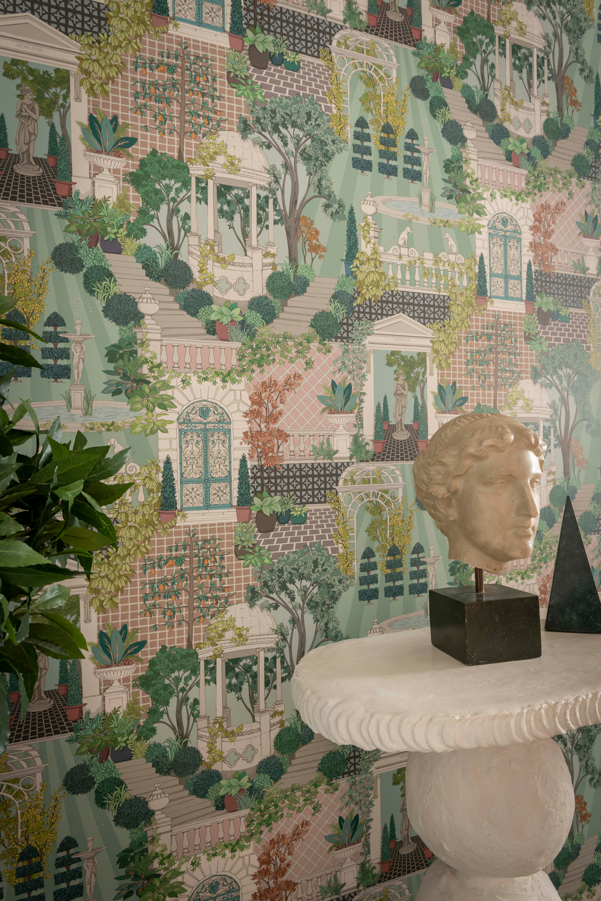 Papier peint Jardin Follies vert - Mansfield de Osborne & Little | Réf. OSB-W7459-01