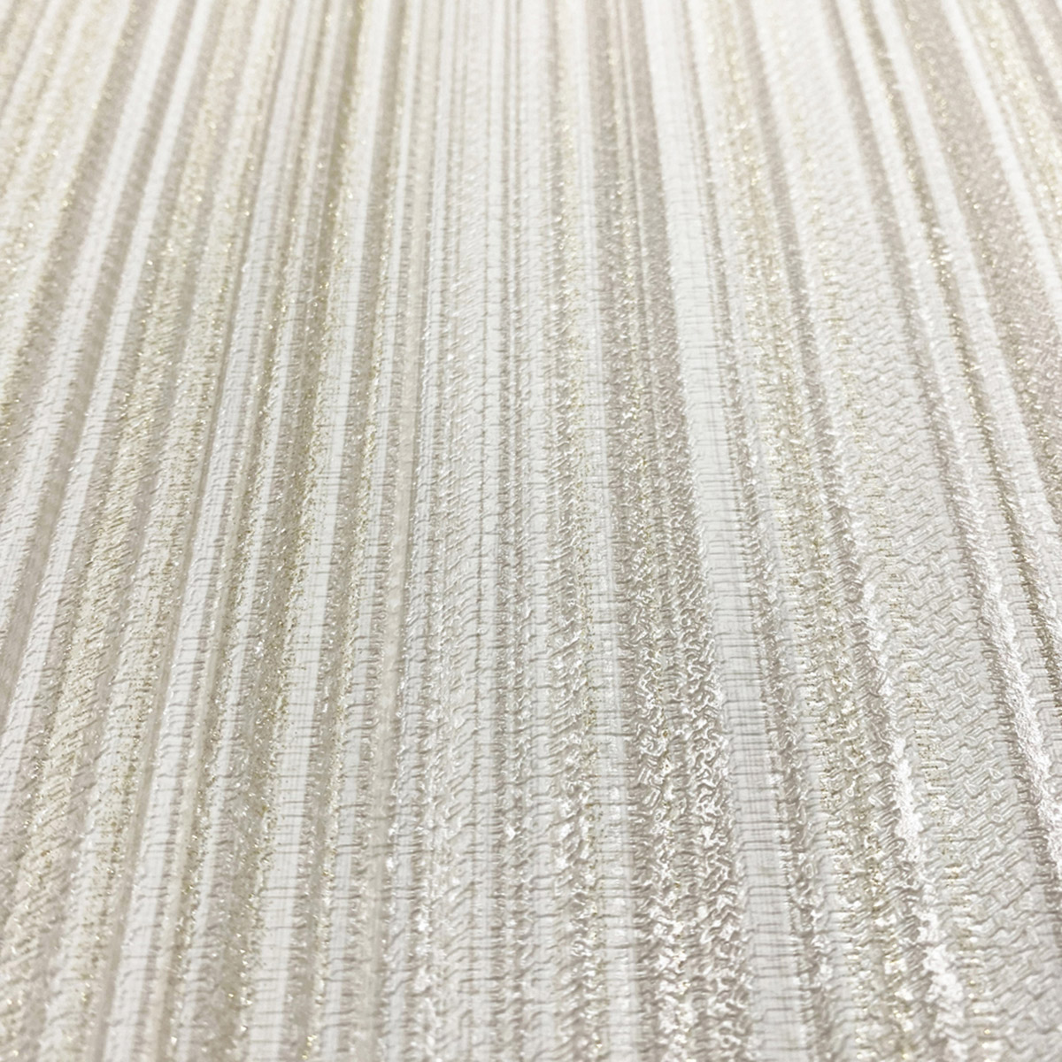 Papier Peint Rayure Tissée Paillettes crème doré - Venezia d'Ugépa AMB4| Réf. UGP-M66517