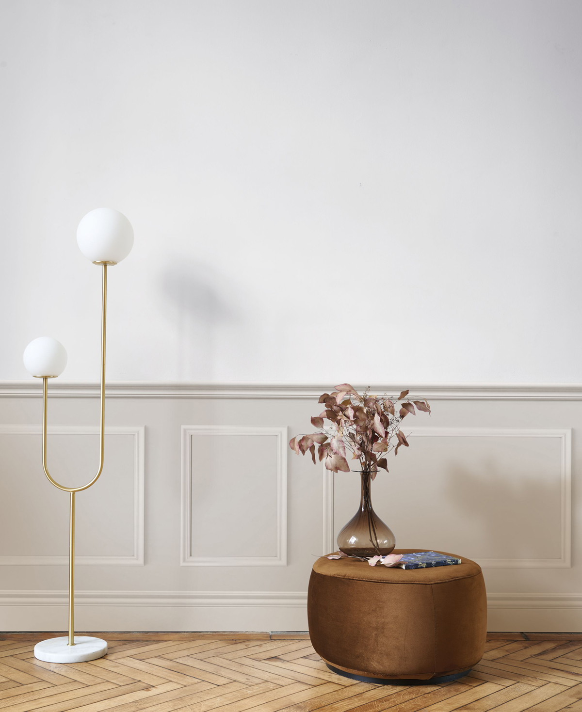 Papier peint Soubassement Moulure Petit Salon grège - Moulures & Co de Casadéco | Réf. MOCO200451567