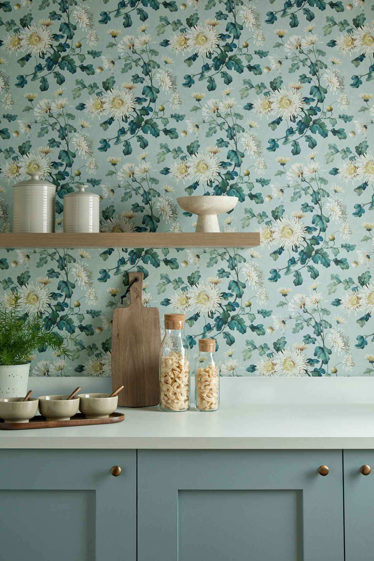 Papier peint Fleurs Vintage Charlotte vert céladon - V&A Decorative Papers III d'Initiales | Réf. INI-2513-190-02