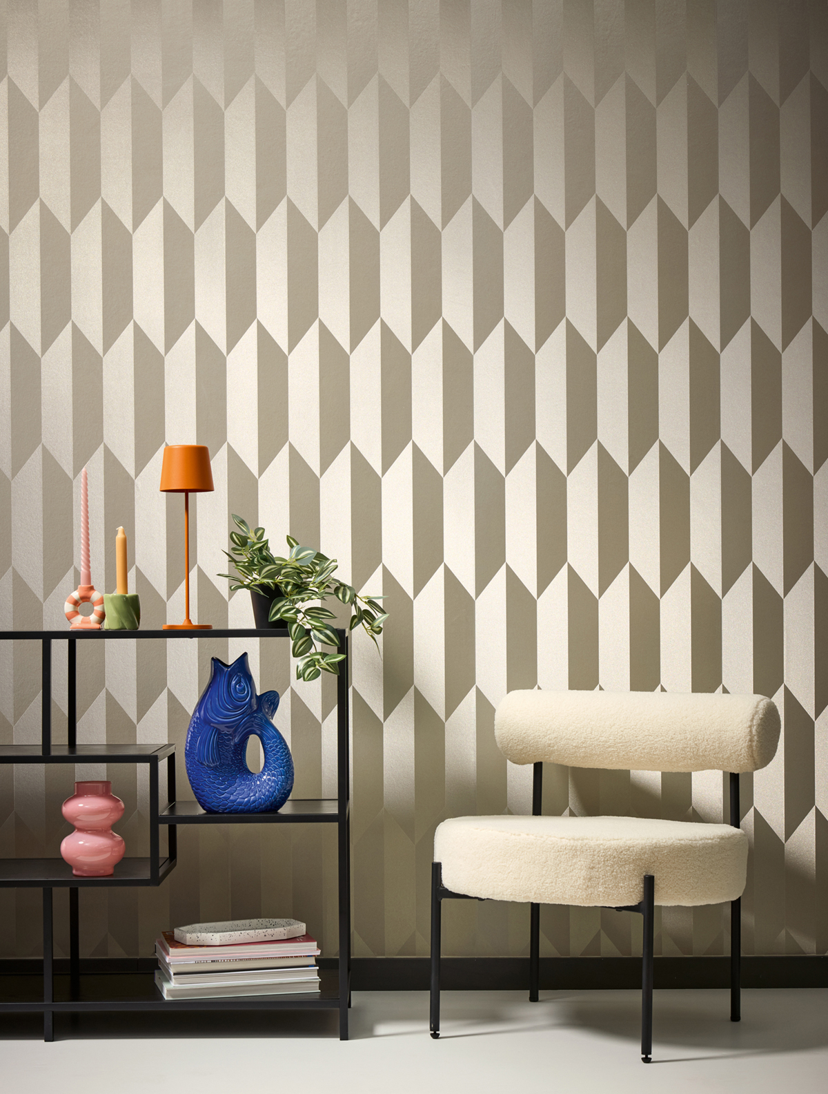 Papier peint Damier Graphique Groove grège métallisé - Cosmoliving d'A.S. Création AMB3 | Réf. AS-790865