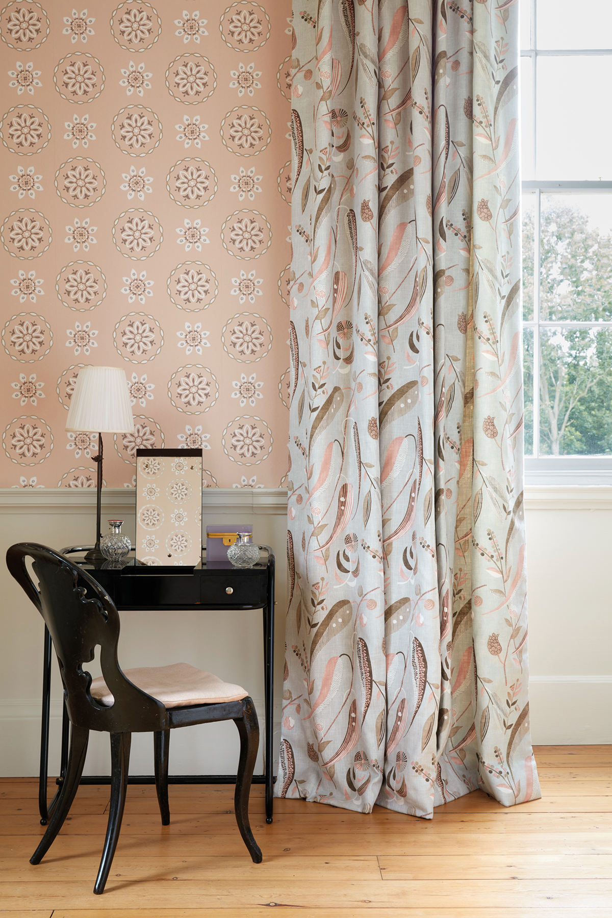 Papier peint Fleur Mandala Garance blush  - Les Indiennes de Nina Campbell | Réf. OSB-NCW4354-01