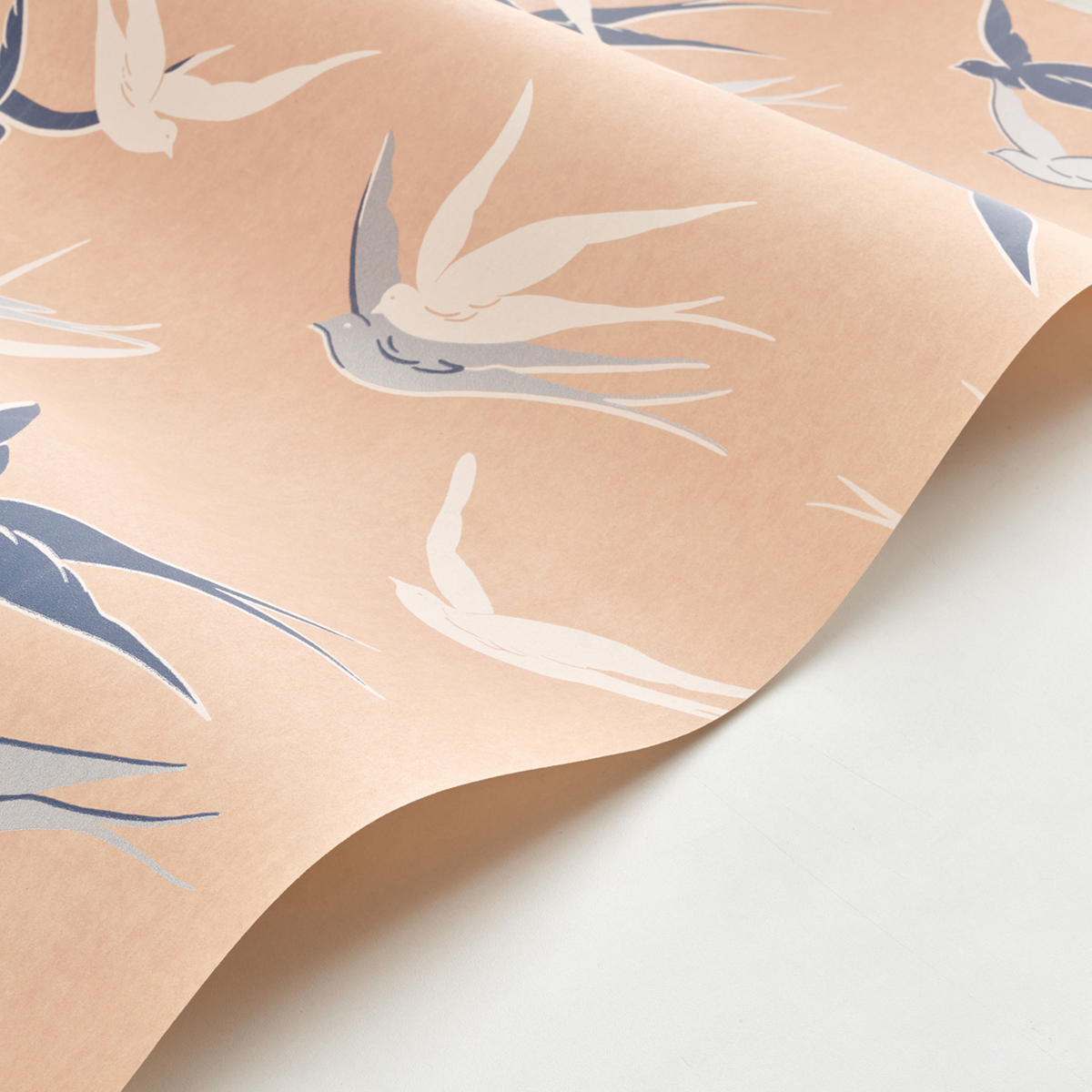 Papier peint Oiseau Hirondelle Swallow rose nude - Twenties de Casadéco AMBV | Réf. TWNT88634101
