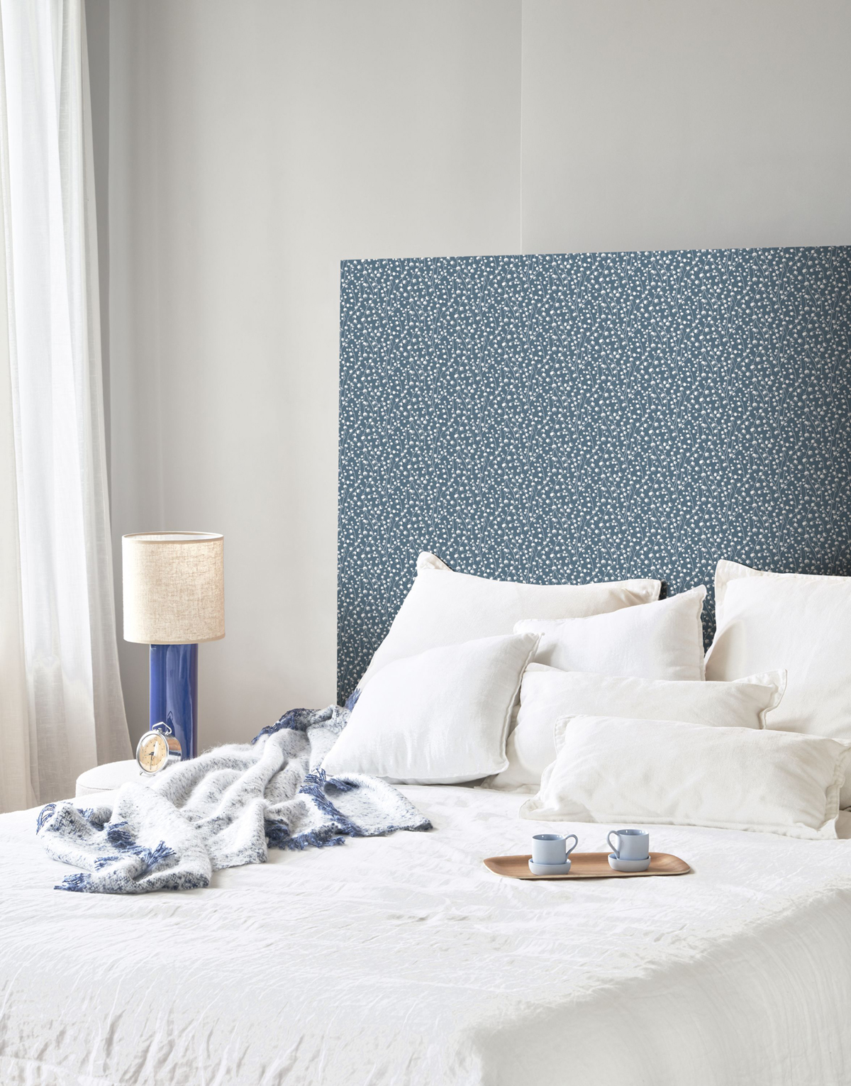 Papier peint Muguet Lily Of The Valley bleu marine - Flower Market de Casadéco | Réf. FLOM89246435