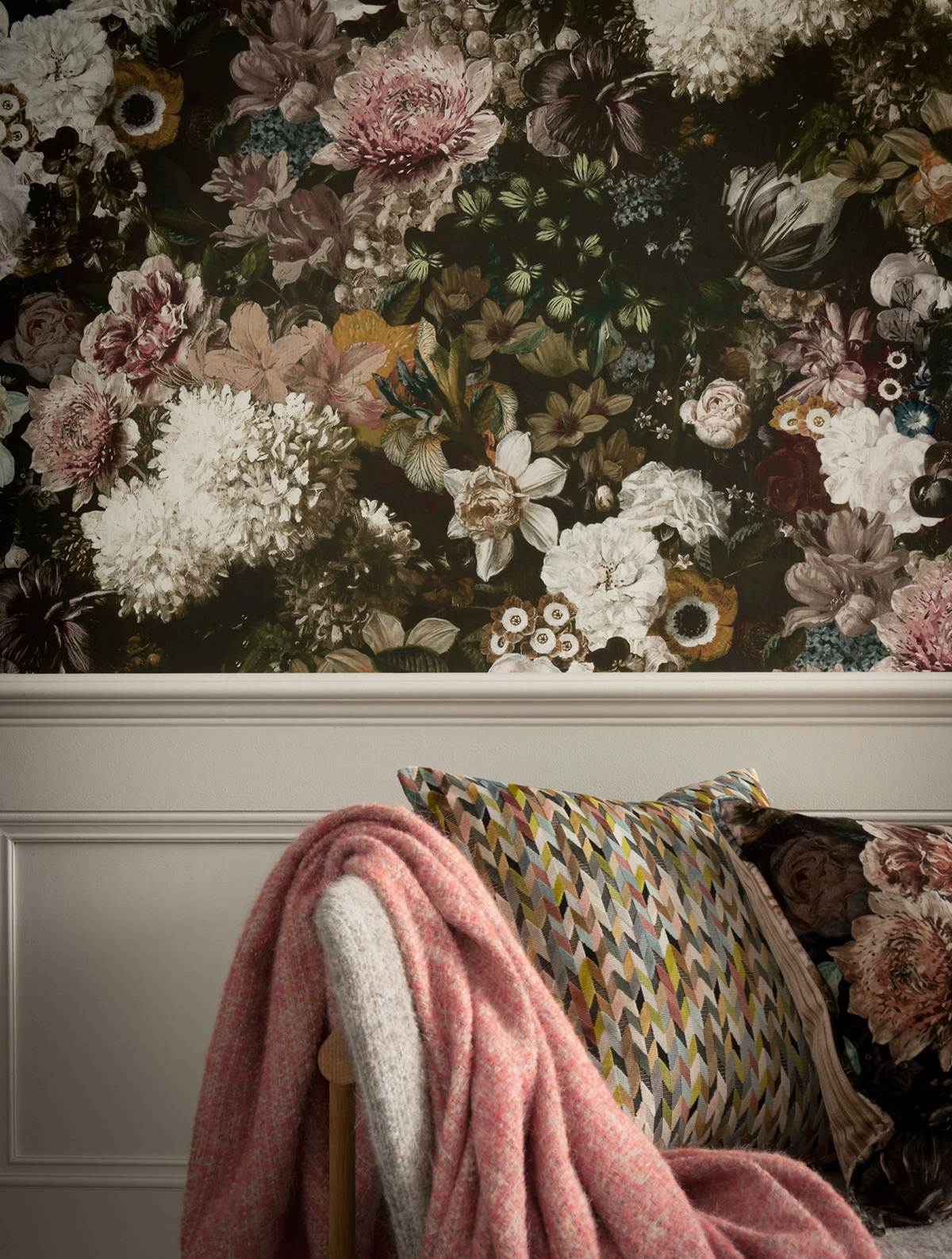 Papier peint Fleurs Fullerton marron - Mansfield de Osborne & Little | Réf. OSB-W7454-01