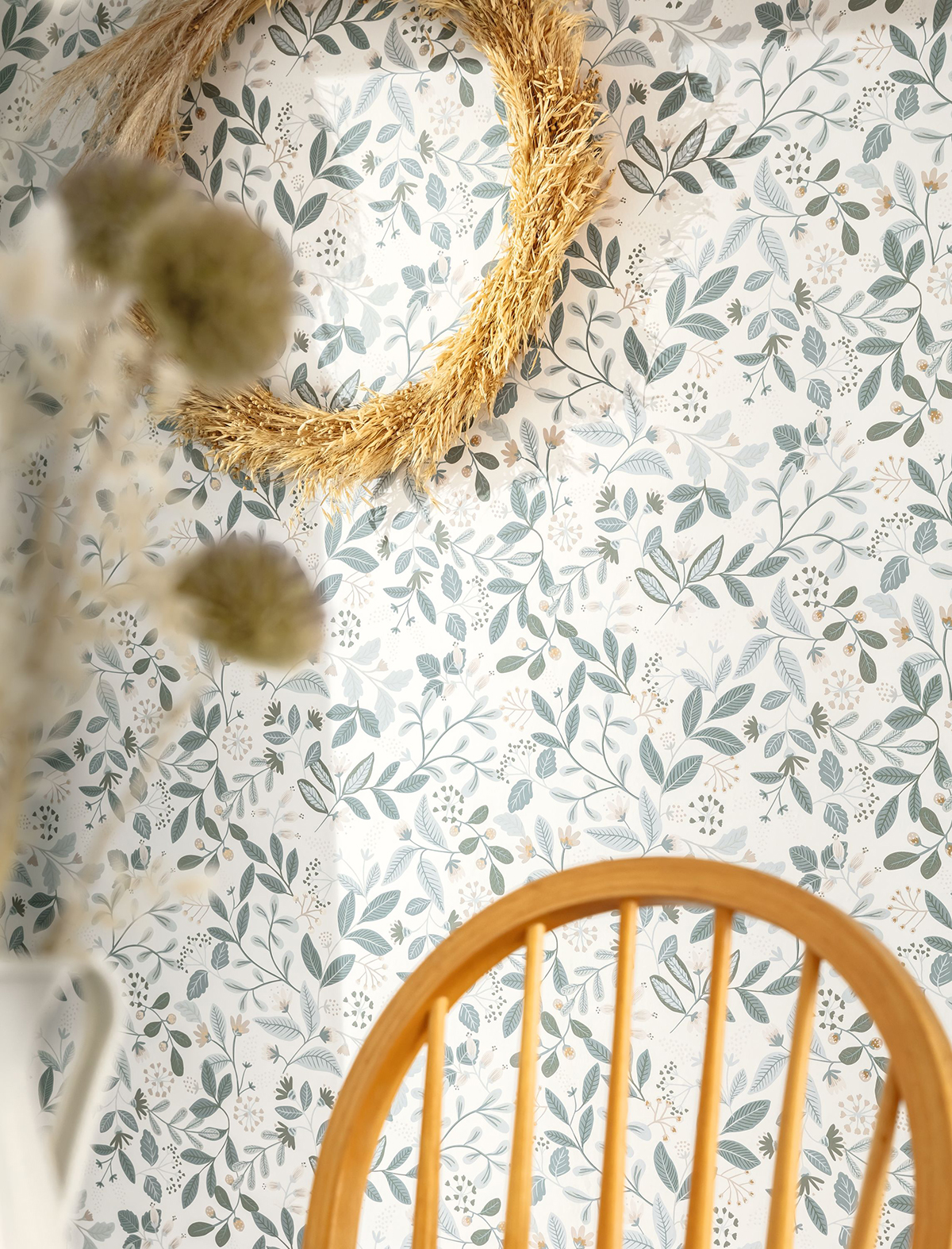 Papier peint Fleuri Chloé bleu fumée - Essentiel de Casélio | Réf. ETL103086006