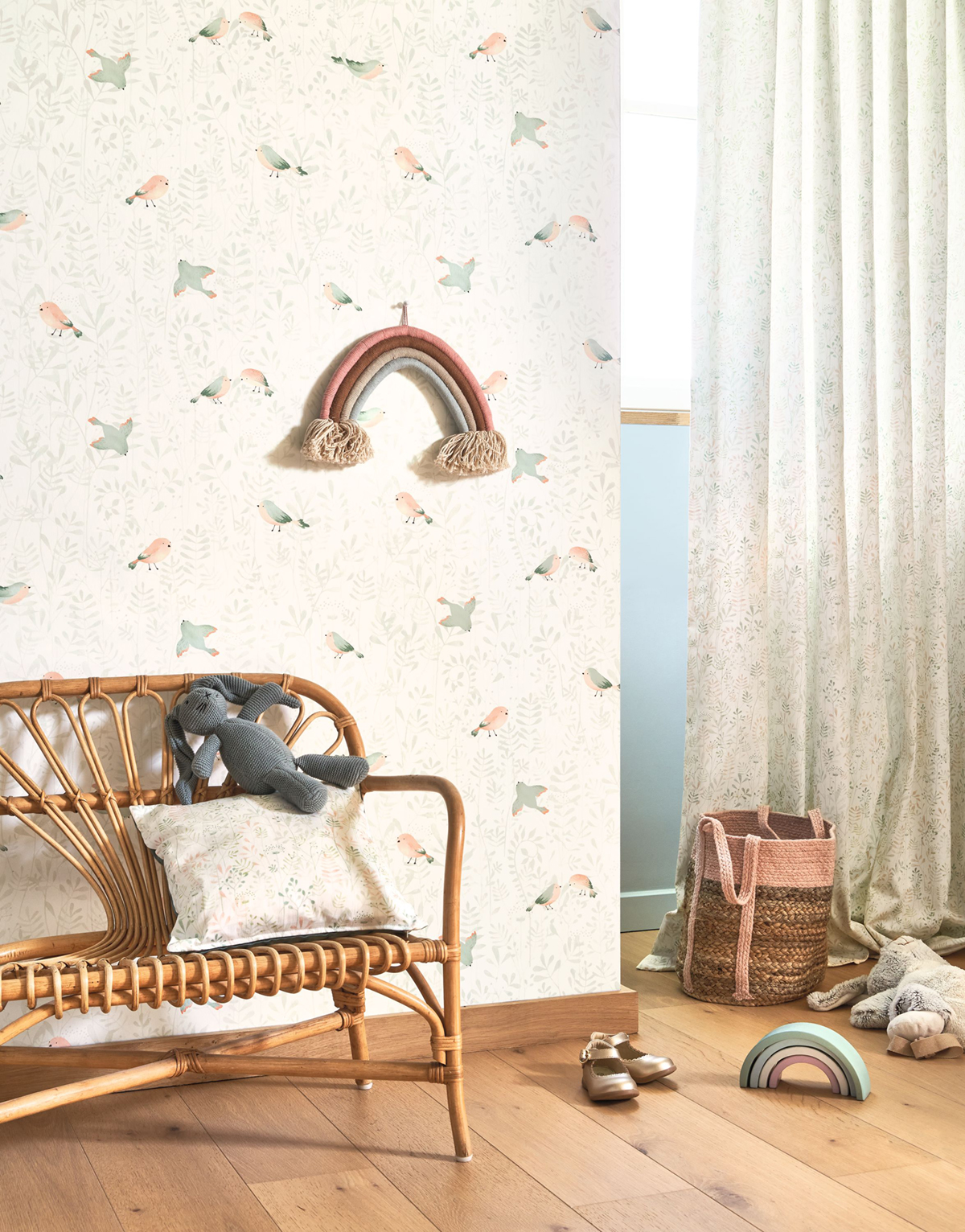 Papier peint Oiseau Feuillage vert amande rose - Once Upon A Time de Casadéco AMB4 | Réf. OUAT88317088