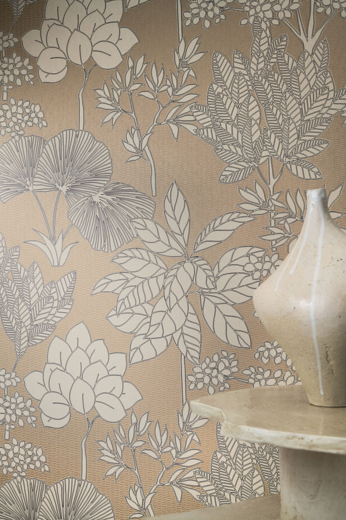 Papier peint Jardin Exotique Inara beige doré - Tressora de Casamance AMB2 | Réf. CAS-76902650