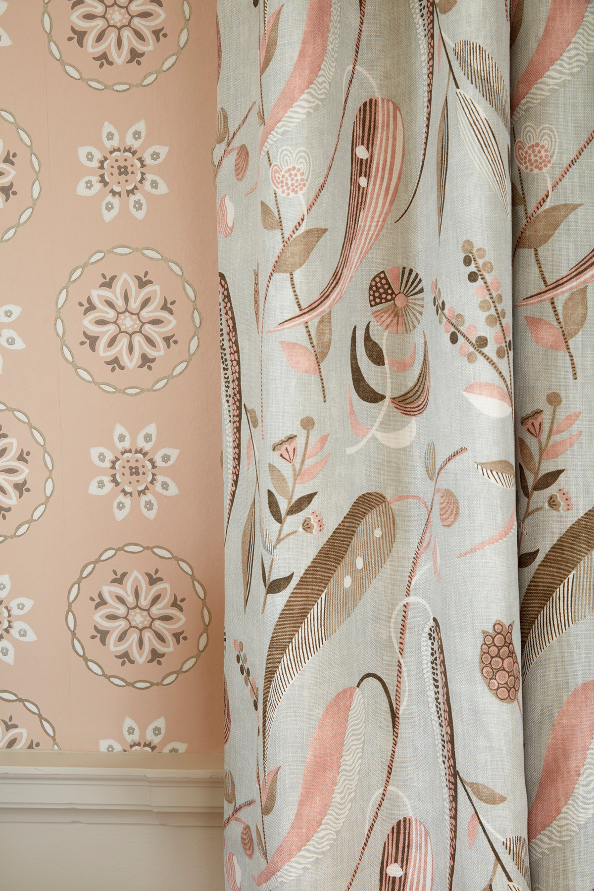 Papier peint Fleur Mandala Garance blush  - Les Indiennes de Nina Campbell | AMB Réf. OSB-NCW4354-01