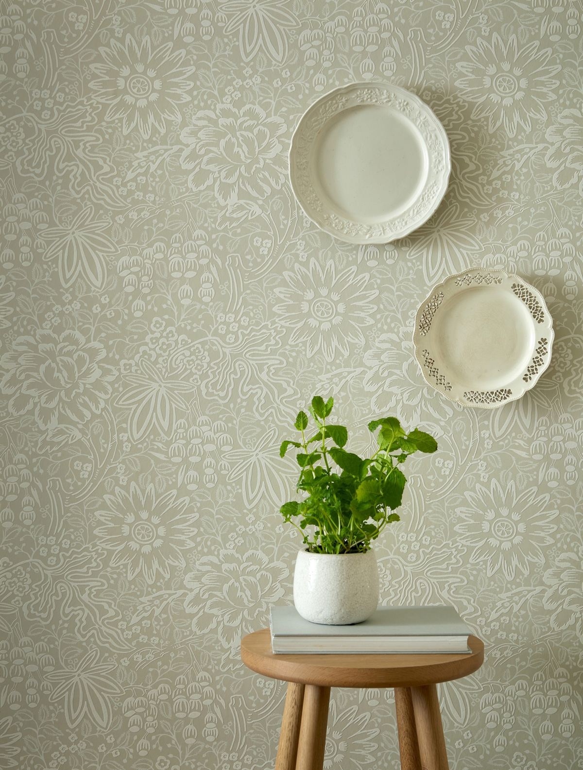 Papier peint Fleurs Peony Garden grège - V&A Decorative Papers III d'Initiales AMB2 | Réf. INI-2513-188-01