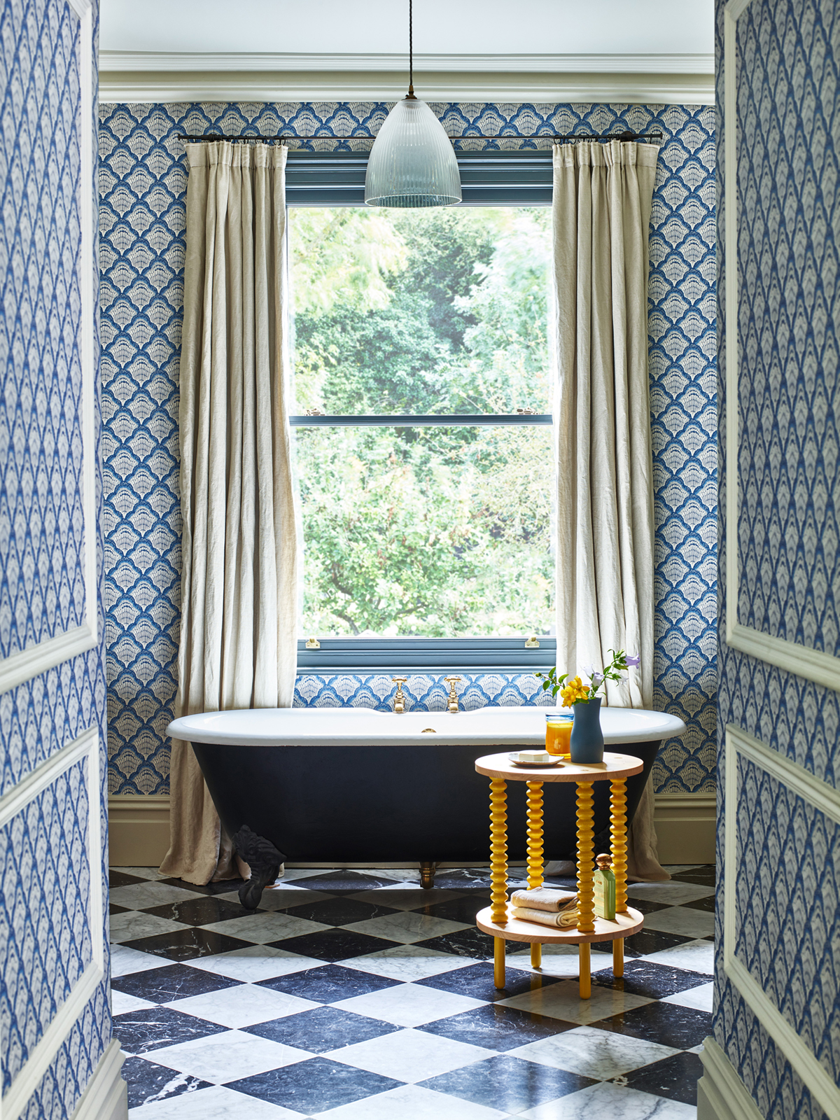 Papier peint Marin Calico Shell bleu - V&A Decorative Papers II d'Initiales | Réf. INI-2412-179-04