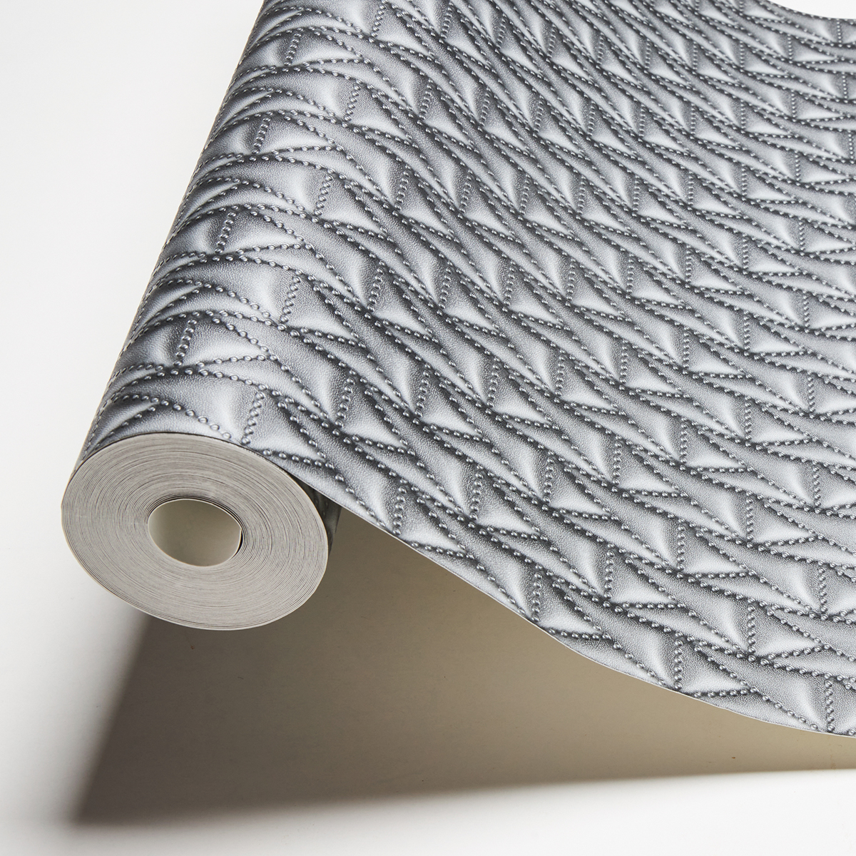 Papier peint Matelassé Vanessa gris foncé - Karl Lagerfeld de Montecolino AMB | Réf. MC-37844-4