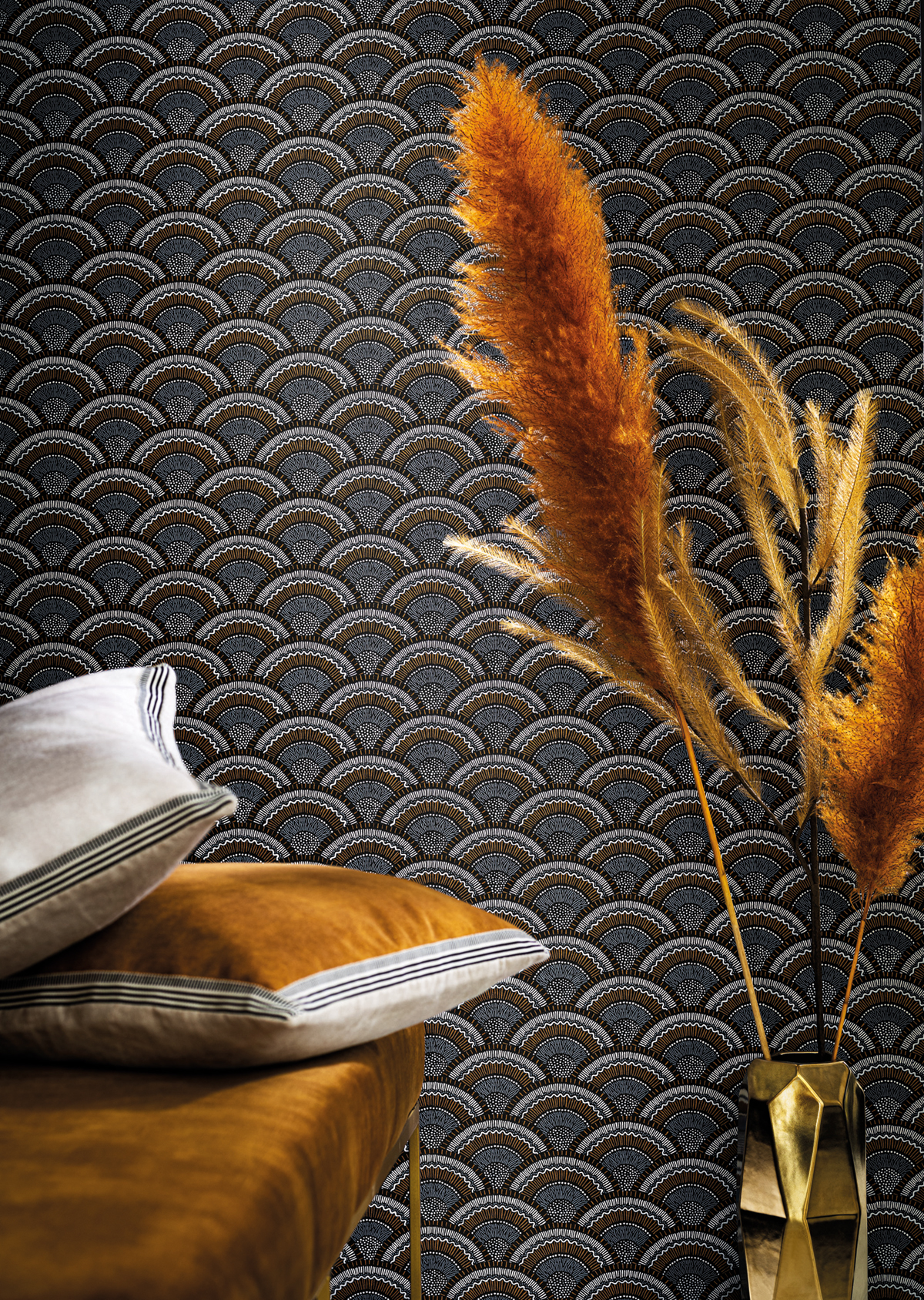 Papier peint Cercle Ethnique Otto noir et doré - Printemps Viennois de Casamance | AMB Réf. CAS-74821748