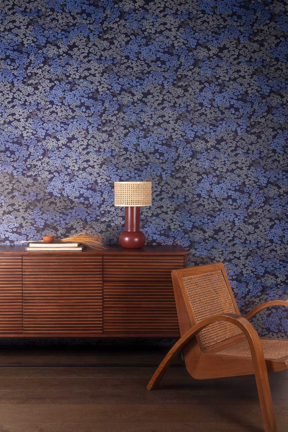 Papier peint Arbre Japonais Yuka bleu violet métallisé - Kimono de Masureel | Réf. MAS-KIM801