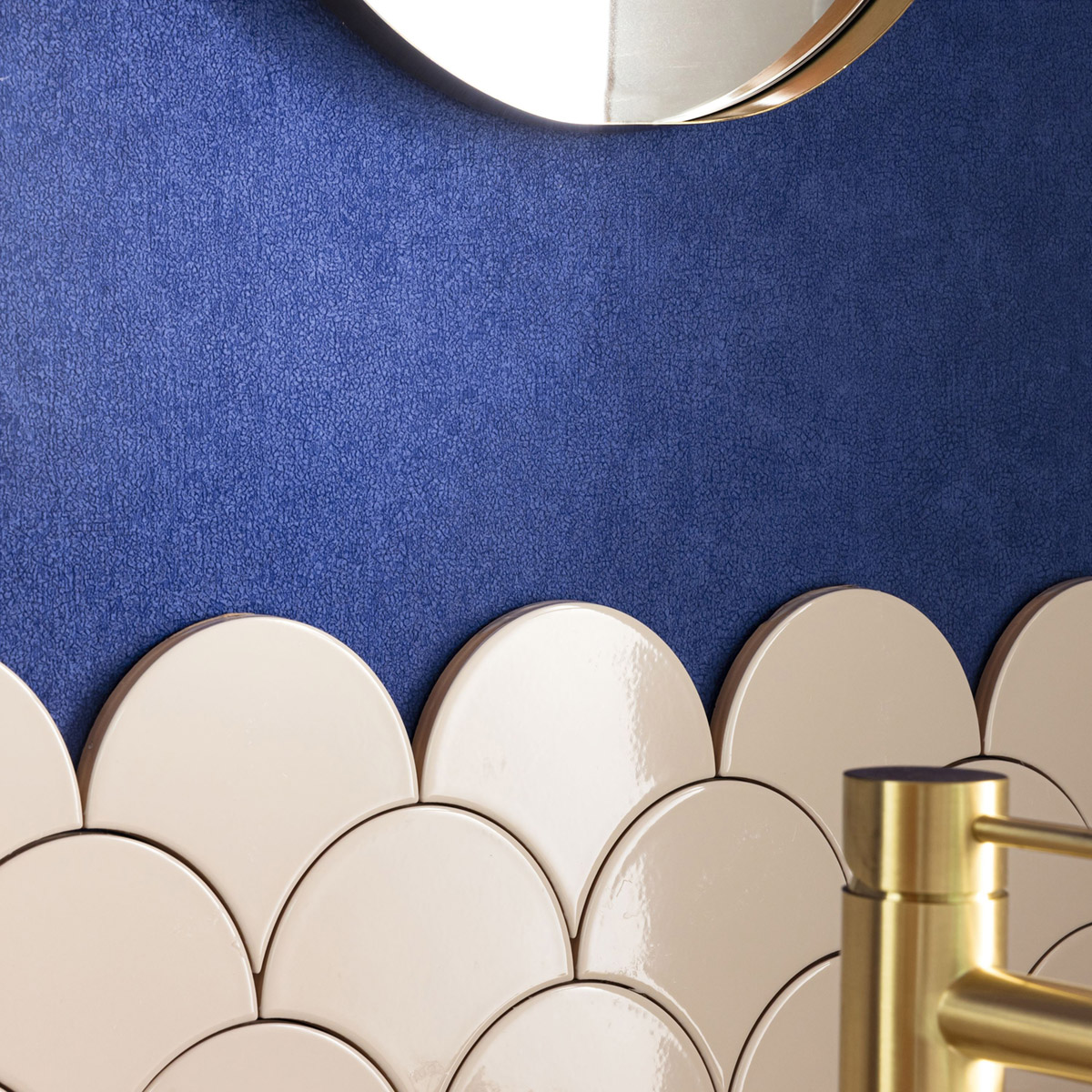 Papier peint Uni Terre Cuite bleu indigo - Céramique de Casélio AMB2| Réf. CER105246544