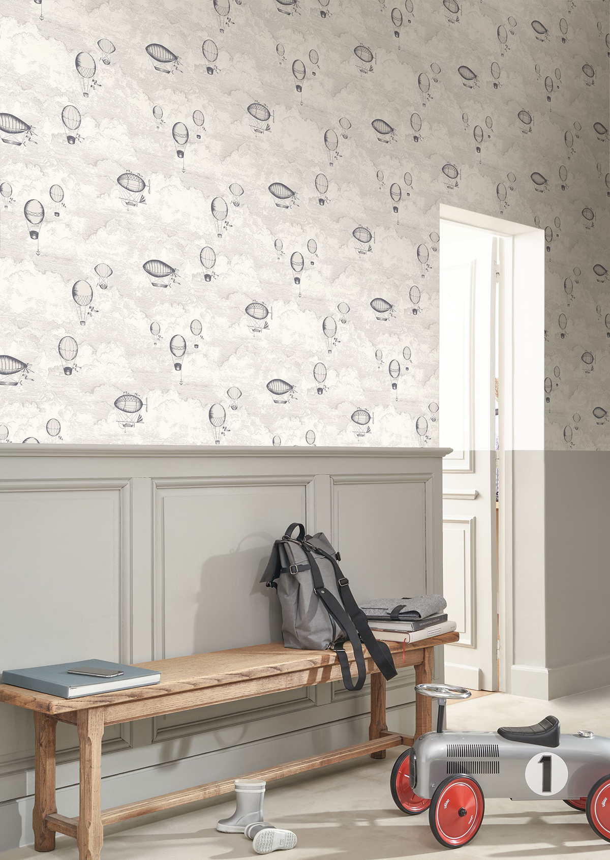 Papier peint Nuage et Montgolfière Expédition blanc et gris irisé - Voyage Onirique de Casadéco | AMB Réf. ONIR87289012