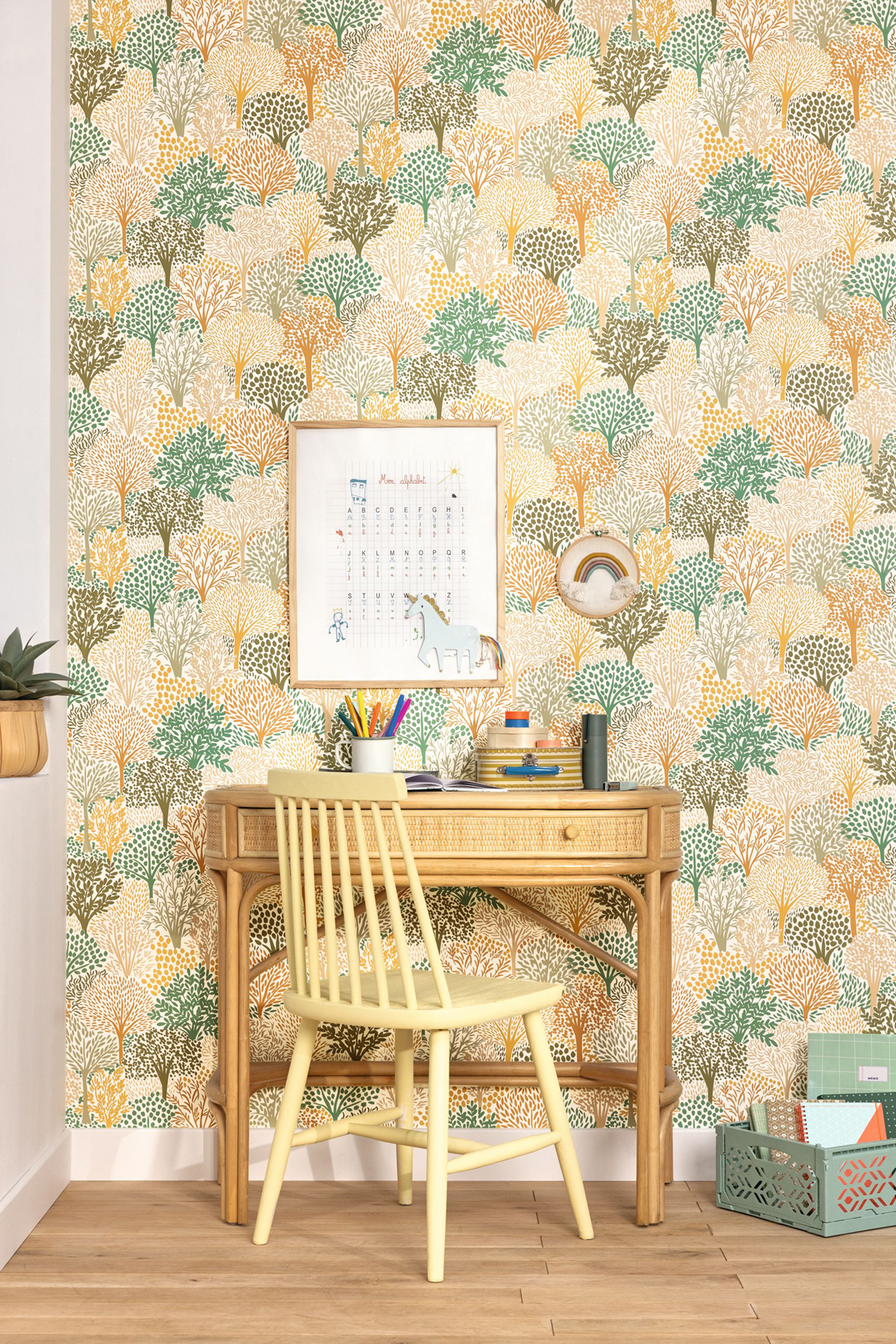 Papier peint Forêt Arbre Alice vert orange - Let's Go Girls! de Casélio | Réf. LGG104400729