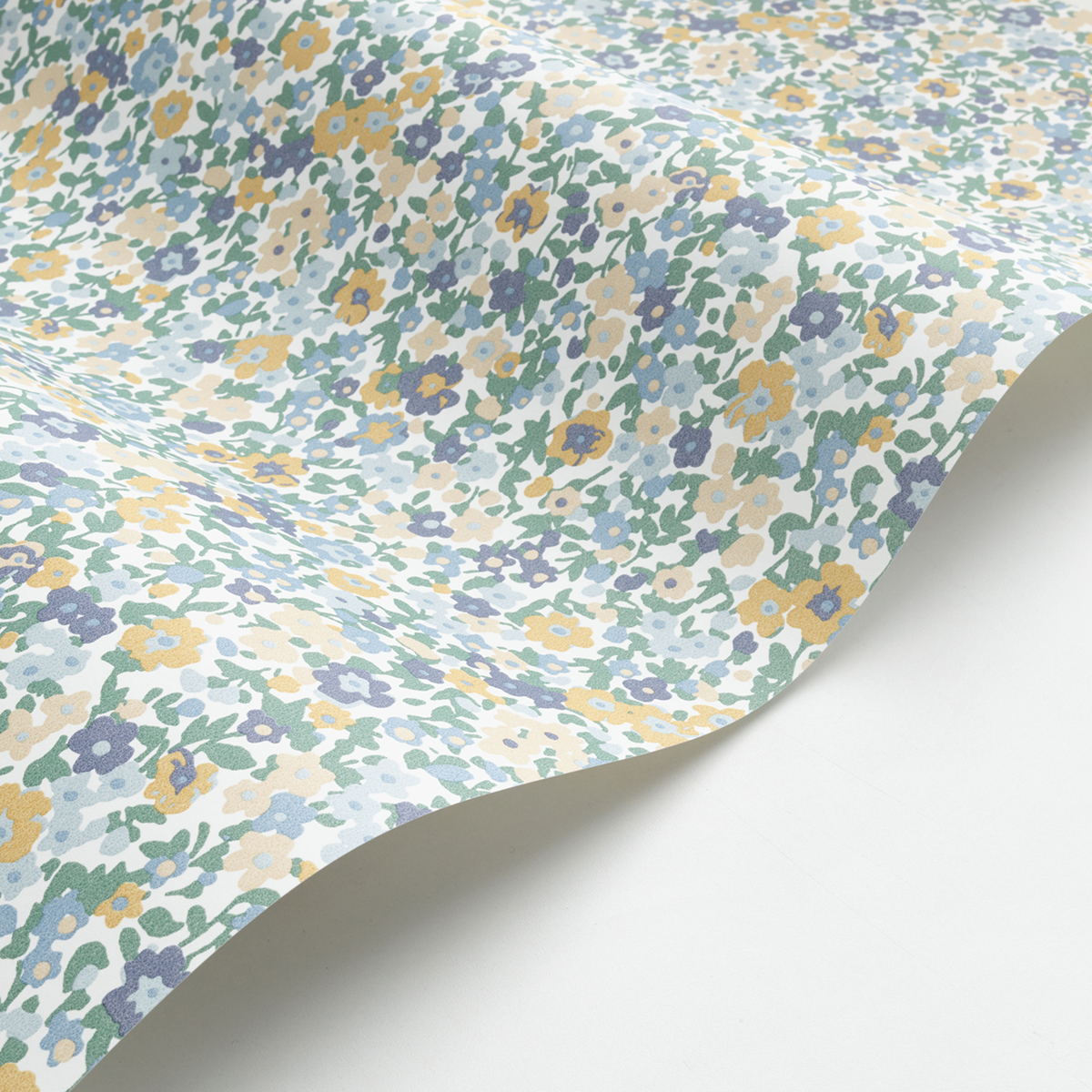 Papier peint Liberty Pansy bleu jaune - Flower Market de Casadéco AMB3 | Réf. FLOM89216329