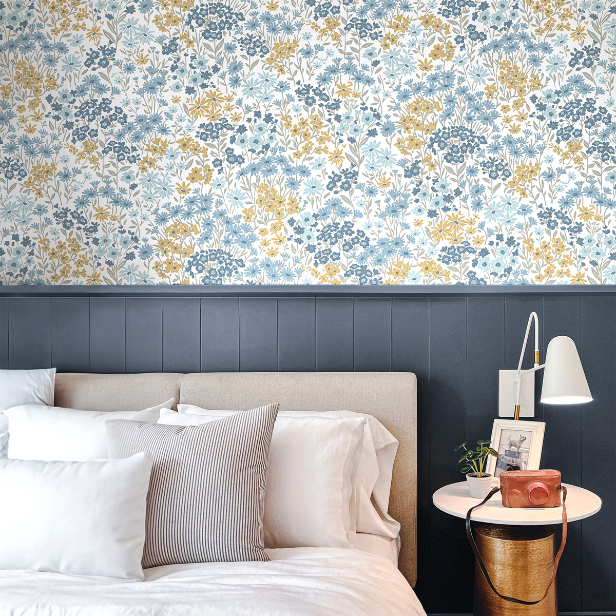 Papier peint Fleur Marguerite Ditsy Daisies bleu - Beaux Arts de Lutèce | Réf. LTC-M1814