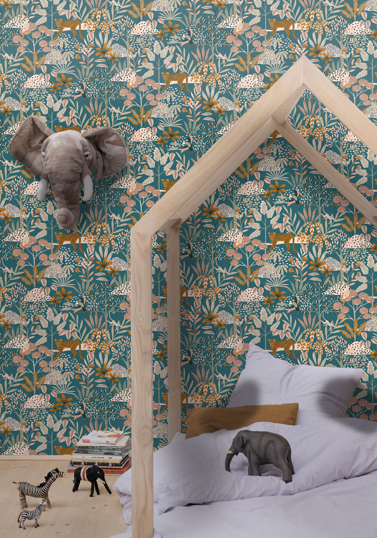 Papier peint Jungle Animaux Jane bleu paon rose - Let's Go Girls! de Casélio | Réf. LGG104486488