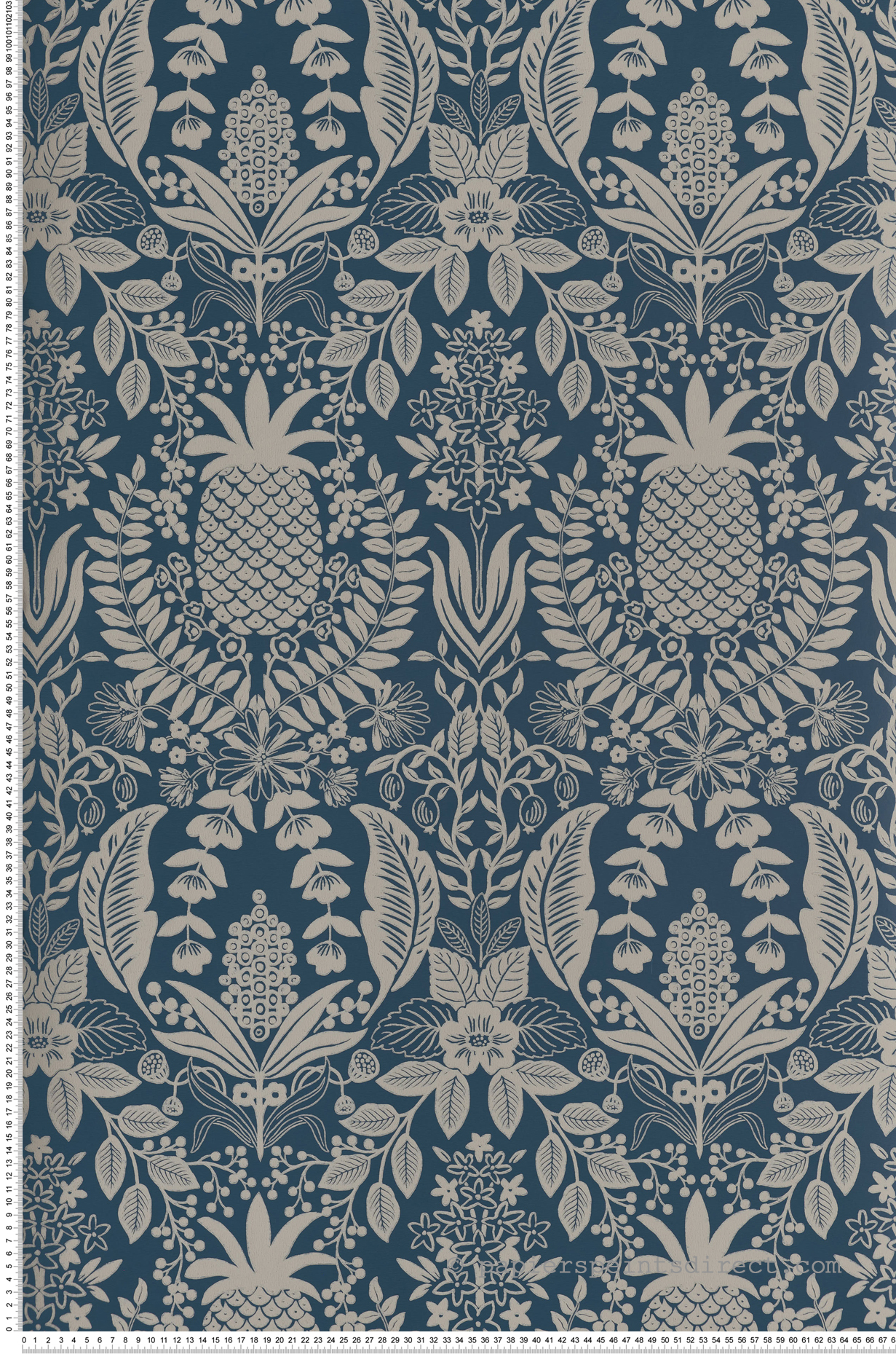 Papier peint Vintage Pineapple Damask marine beige - Rifle Paper Co. 3 de York (Initiales) | Réf. INI-RF7486