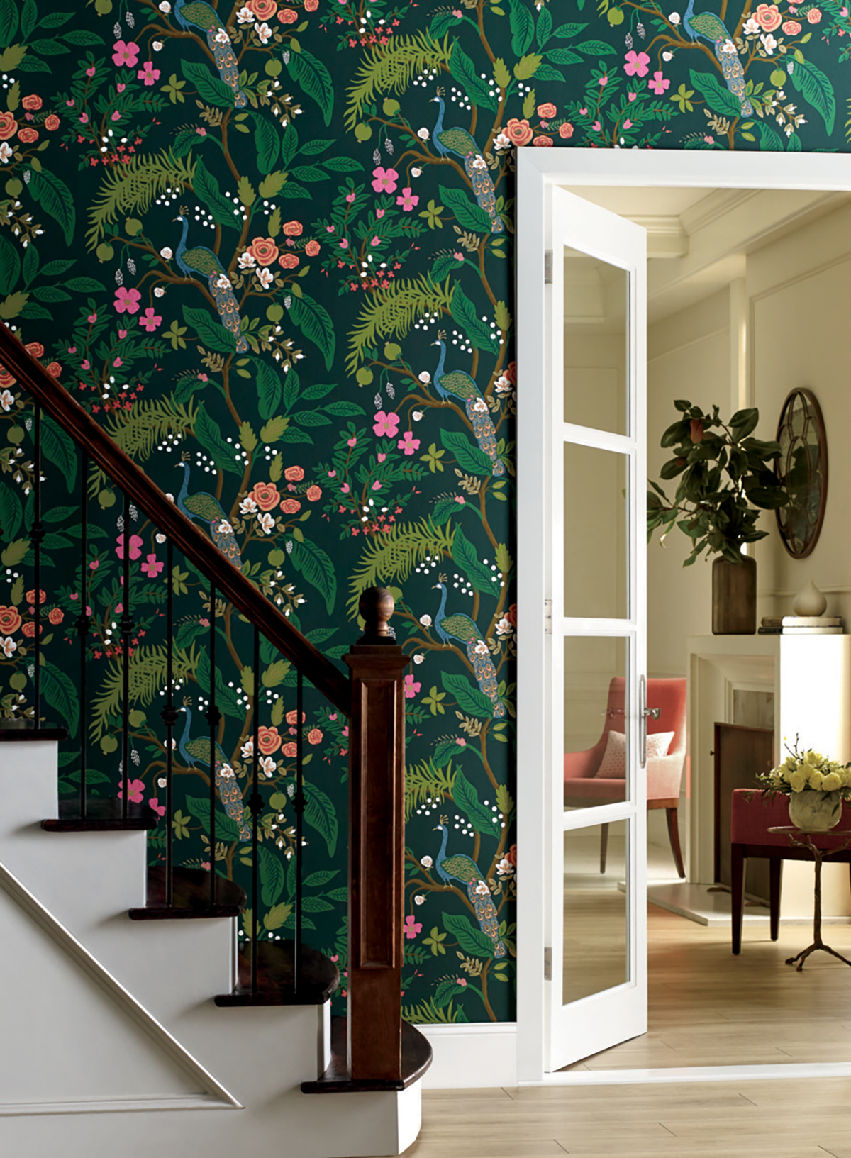 Papier peint Nature Peacock vert forêt - Rifle Paper Co. d'Initiales | Réf. INI-RI5168