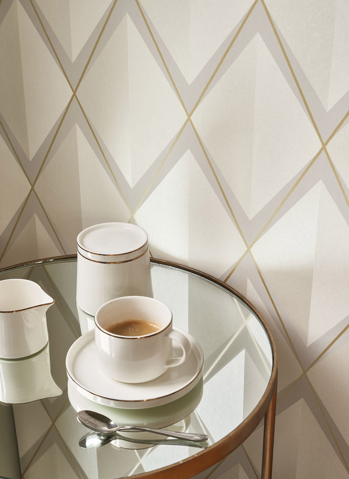 Papier peint Géométrie 3D Chaplin nacré doré - Années Folles de Casadéco AMB2 | Réf. ANFO201082674
