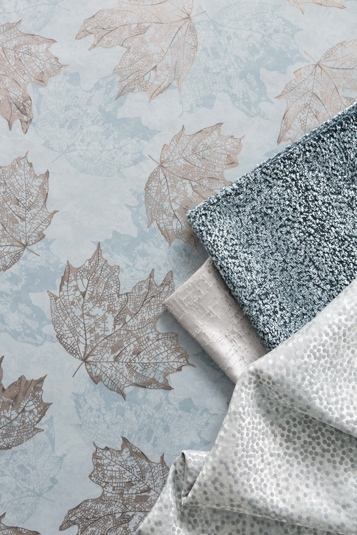 Papier peint Feuilles Sycamore bleu - Folium de Osborne & Little | Réf. OSB-W7336-02