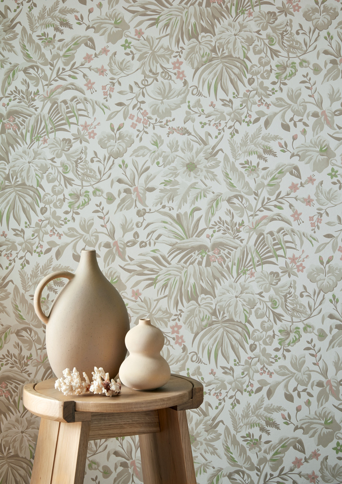 Papier peint Exotique Palmette beige - V&A Decorative Papers III d'Initiales | Réf. INI-2513-184-05