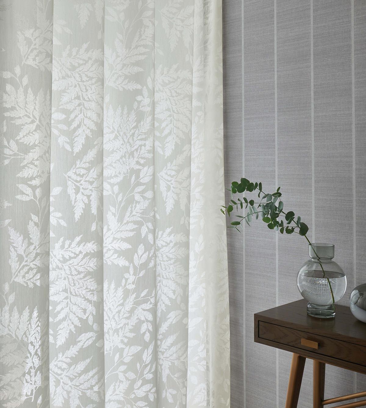 Papier peint Tissage Rayure gris - Kanoko d'Osborne & Little | AMB Réf. OBS-W7558-01