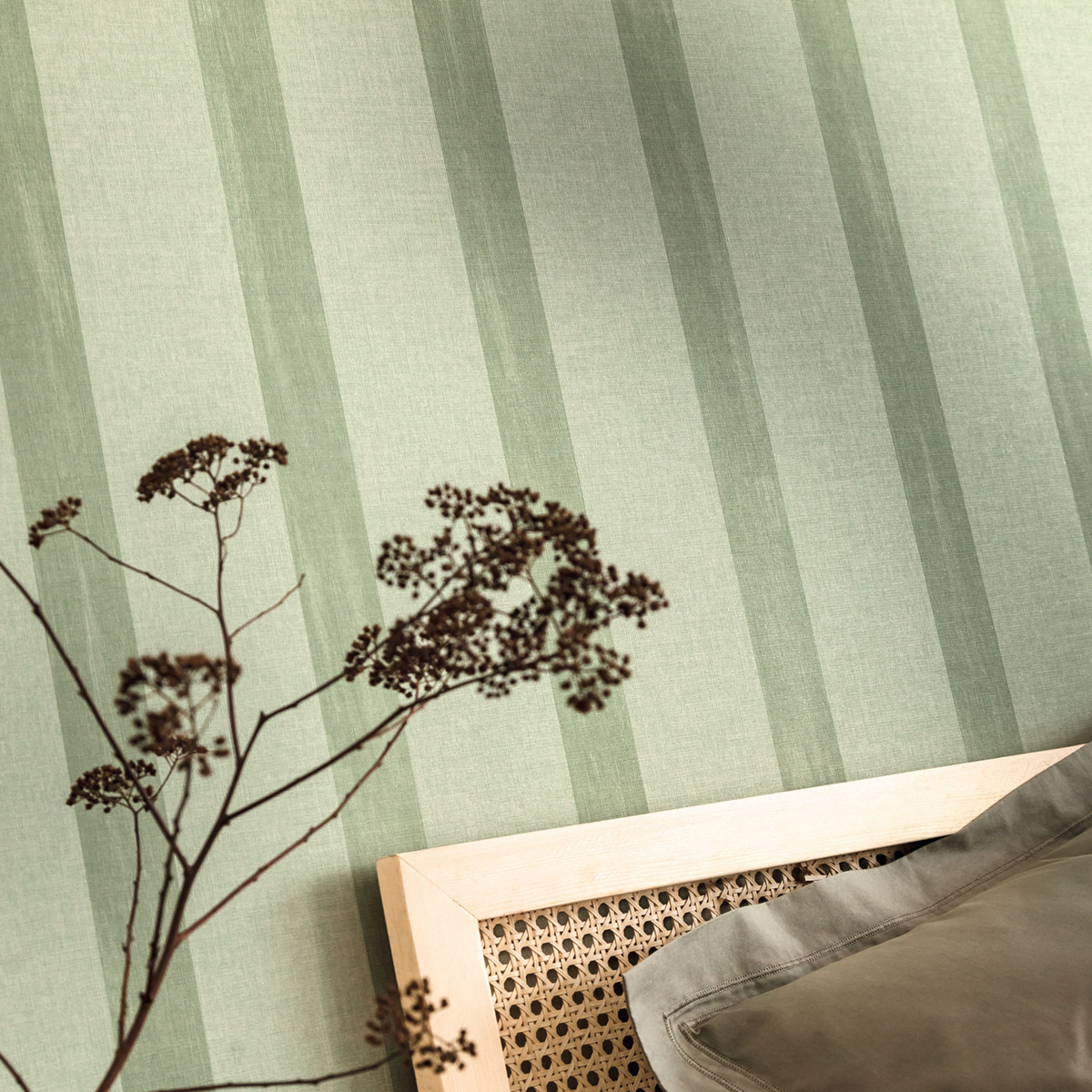 Papier peint Rayure Cyrène kaki - Danae de Casélio AMB2 | Réf. DAE103667275