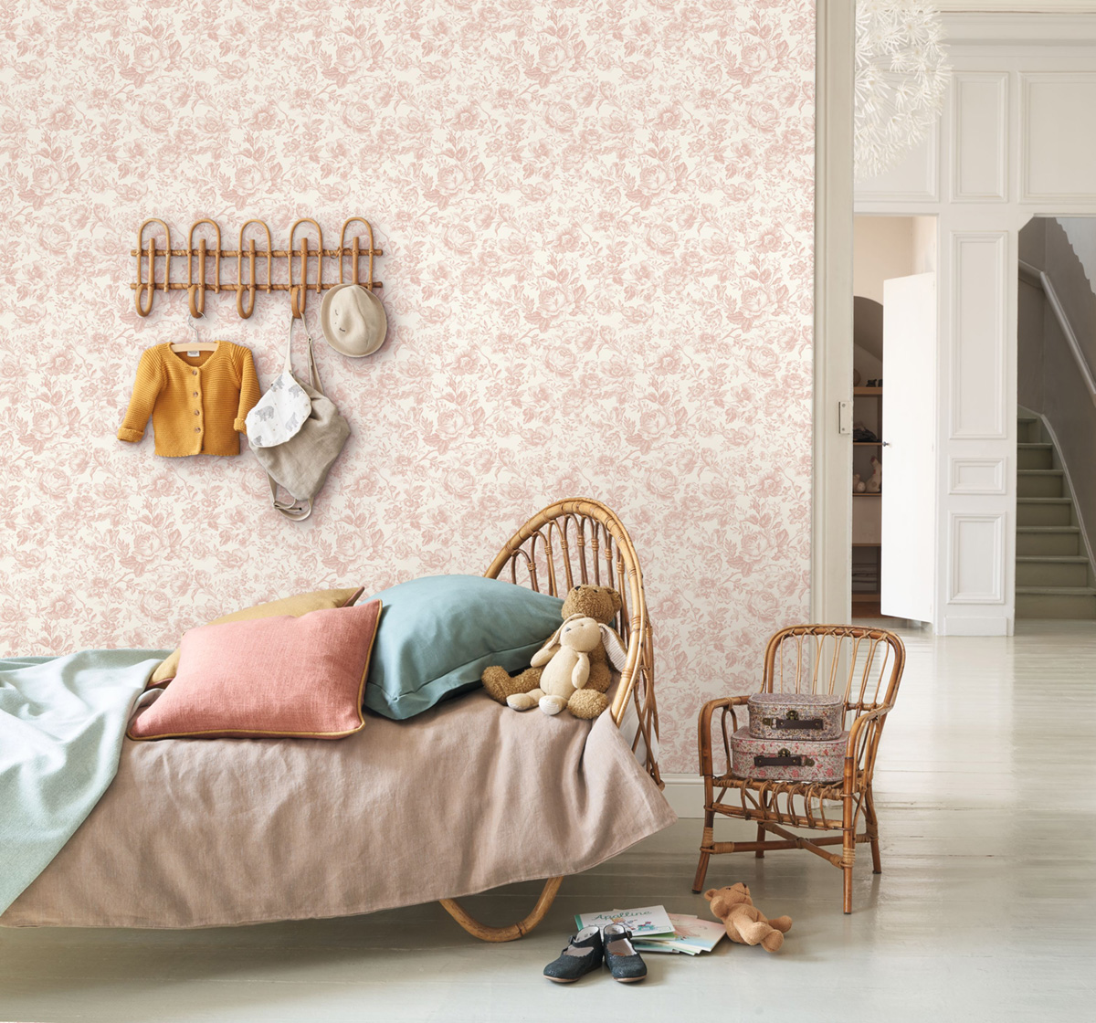 Papier peint Fleuri Celestine rose pâle - Les Belles Toiles De Jouy 2 de Casadéco | Réf. BTJD201724101