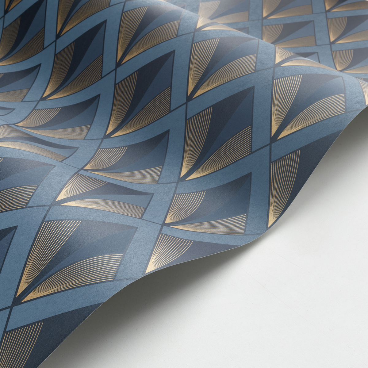 Papier peint Losange Art Déco Chrysler bleu doré - Twenties de Casadéco AMBV | Réf. TWNT88676414