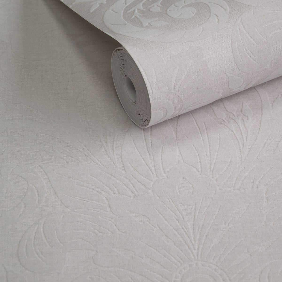 Papier peint Médaillon Floral Velours écru - The Wall Llewelyn-Bowen de Lutèce | AMB2 Réf. LTC-LB25172