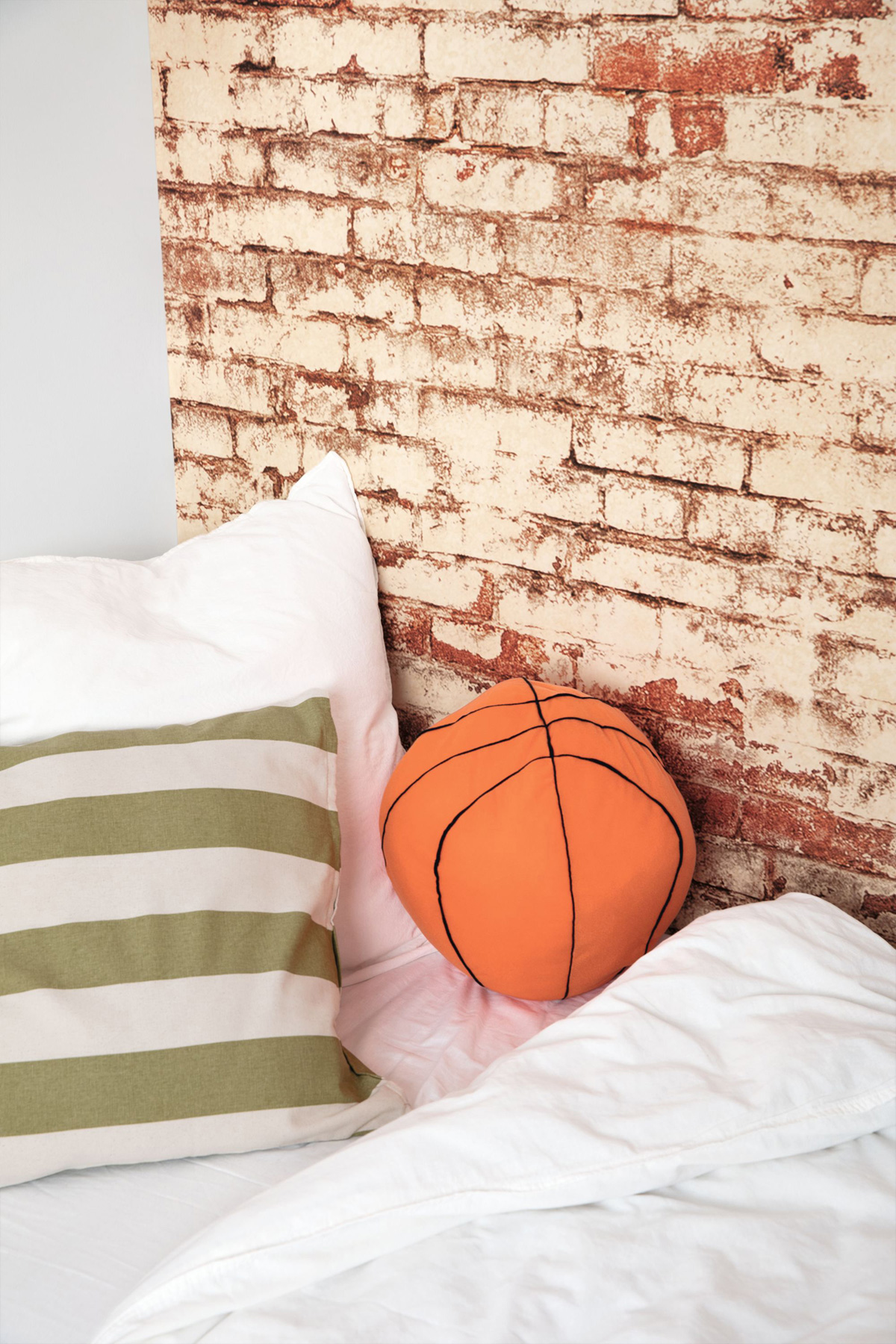 Papier peint Panoramique Brique Poetic Wall rouge 200x280 - Young And Free de Casélio | Réf. YNF103438203