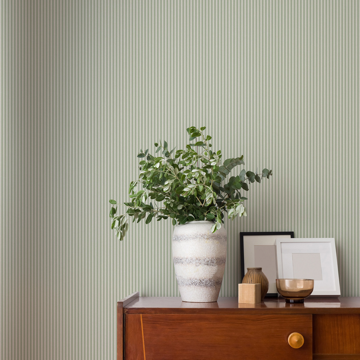 Papier peint Rayure Ticking Stripe vert - Beaux Arts de Lutèce AMB1| Réf. LTC-M1846