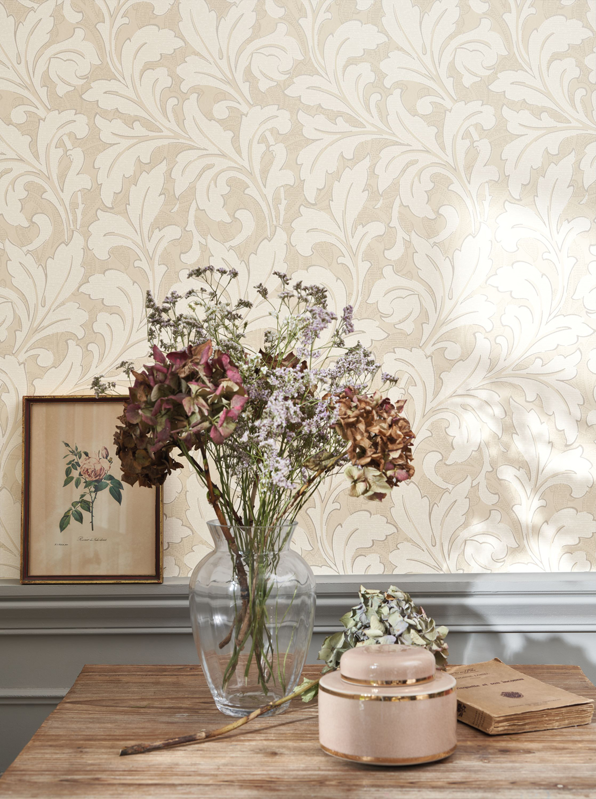 Papier peint Classique Acanthe beige lin - Arts & Crafts de Casadéco AMB2 | Réf. ARCR86361107