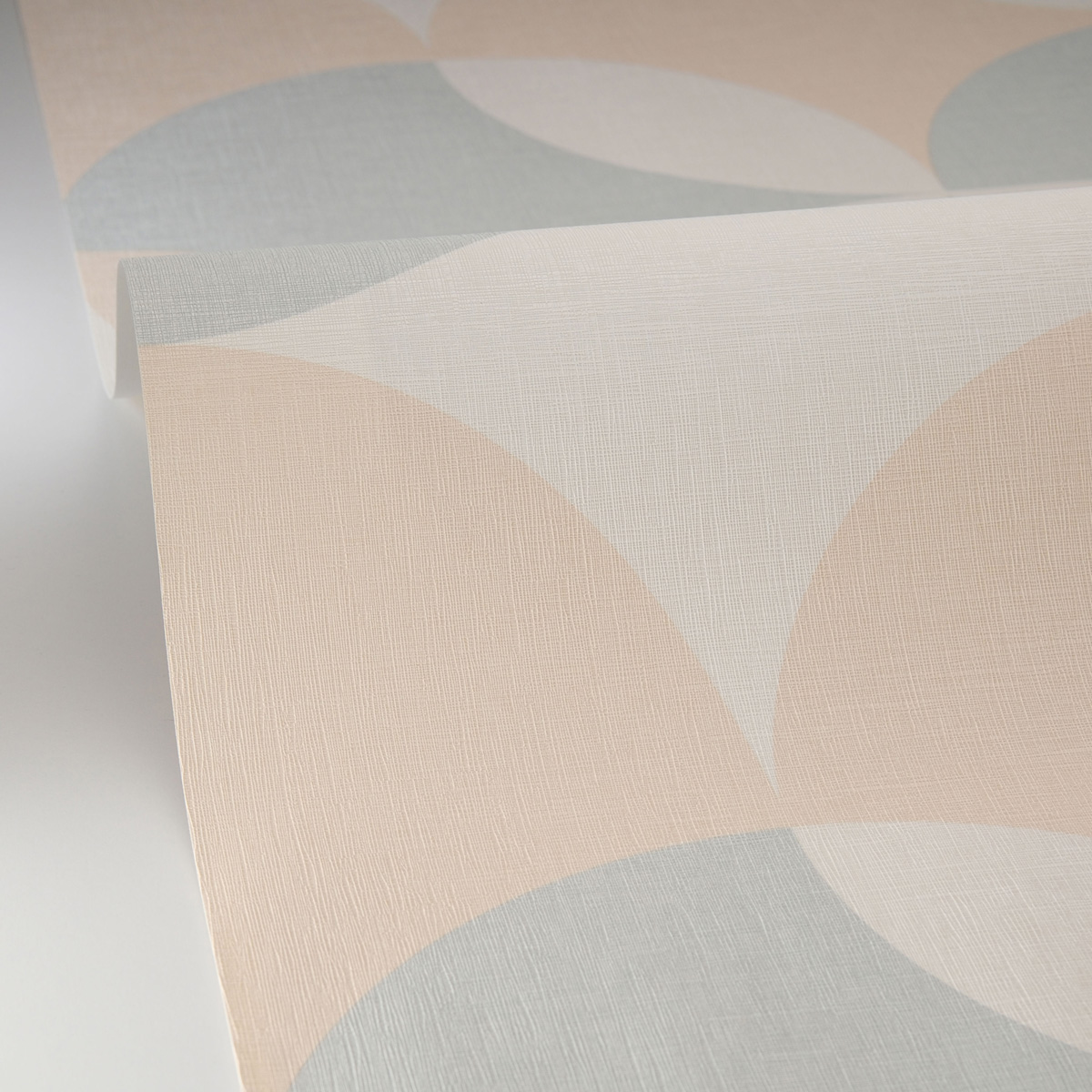 Papier peint Géométrie Arrondi Charly bleu d'eau beige - Twist de Casélio AMBV | Réf. TST106441060