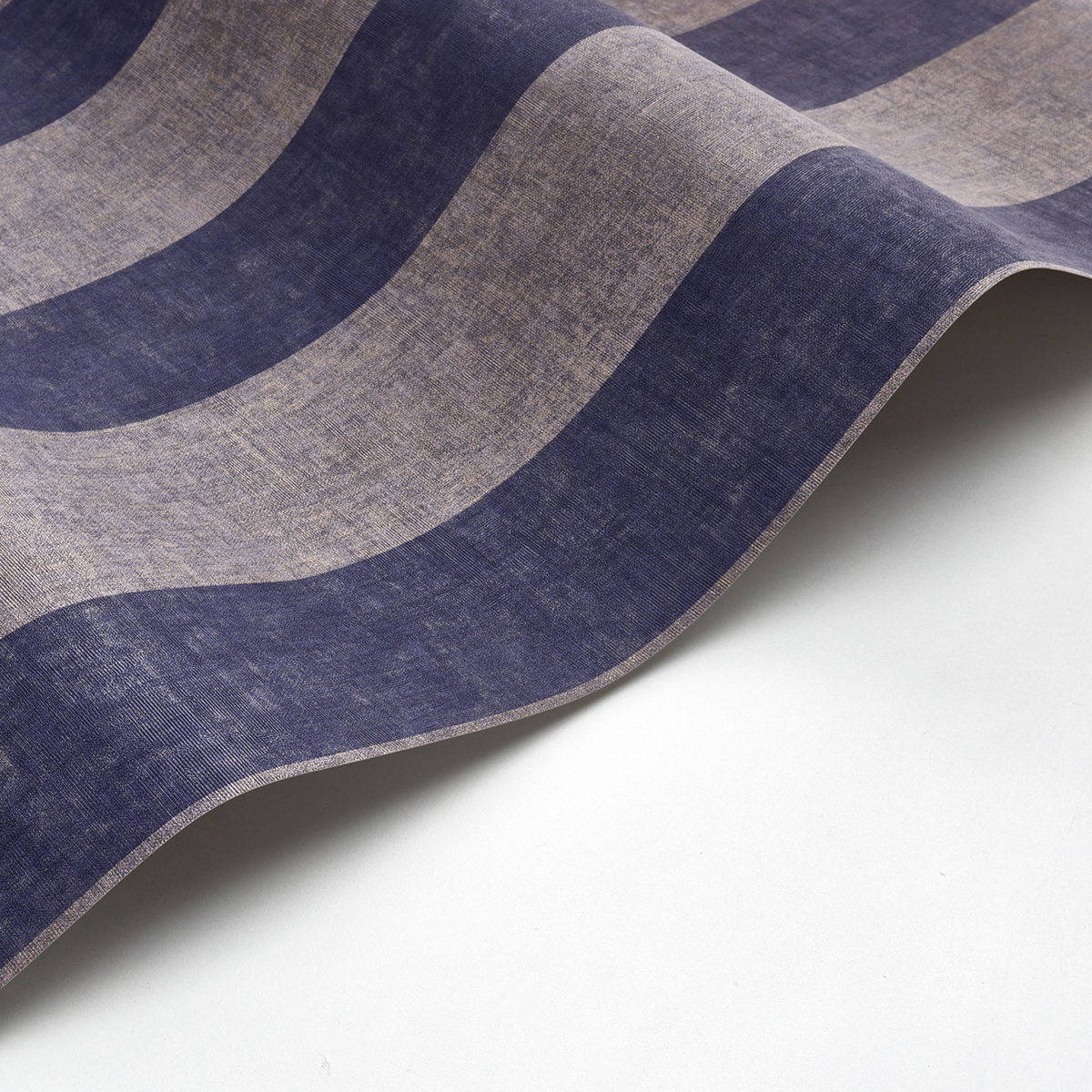 Papier peint Rayure Valse bleu roi et doré - Les Rayures de Casadéco AMBV | Réf. RAYS87366505