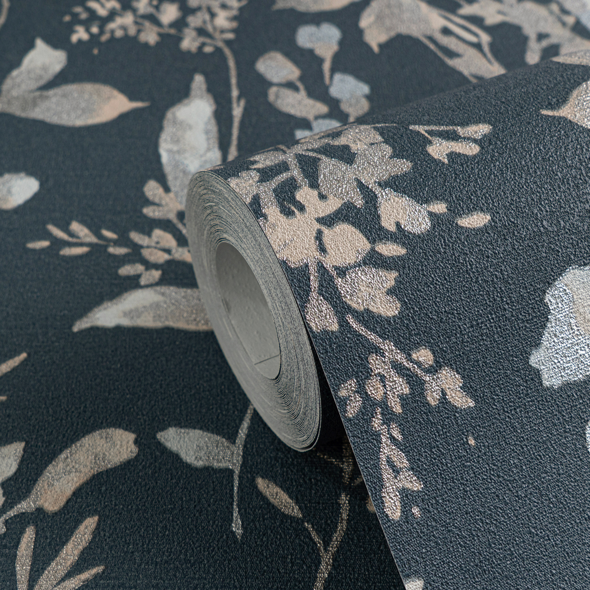 Papier peint Fleur Pétale Poetry bleu marine argenté - Cosmoliving d'A.S. Création ZOOM | Réf. AS-790615
